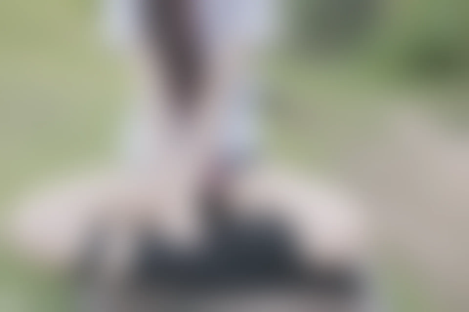 C26.002 草坪上的小细腿 [40P-116MB]