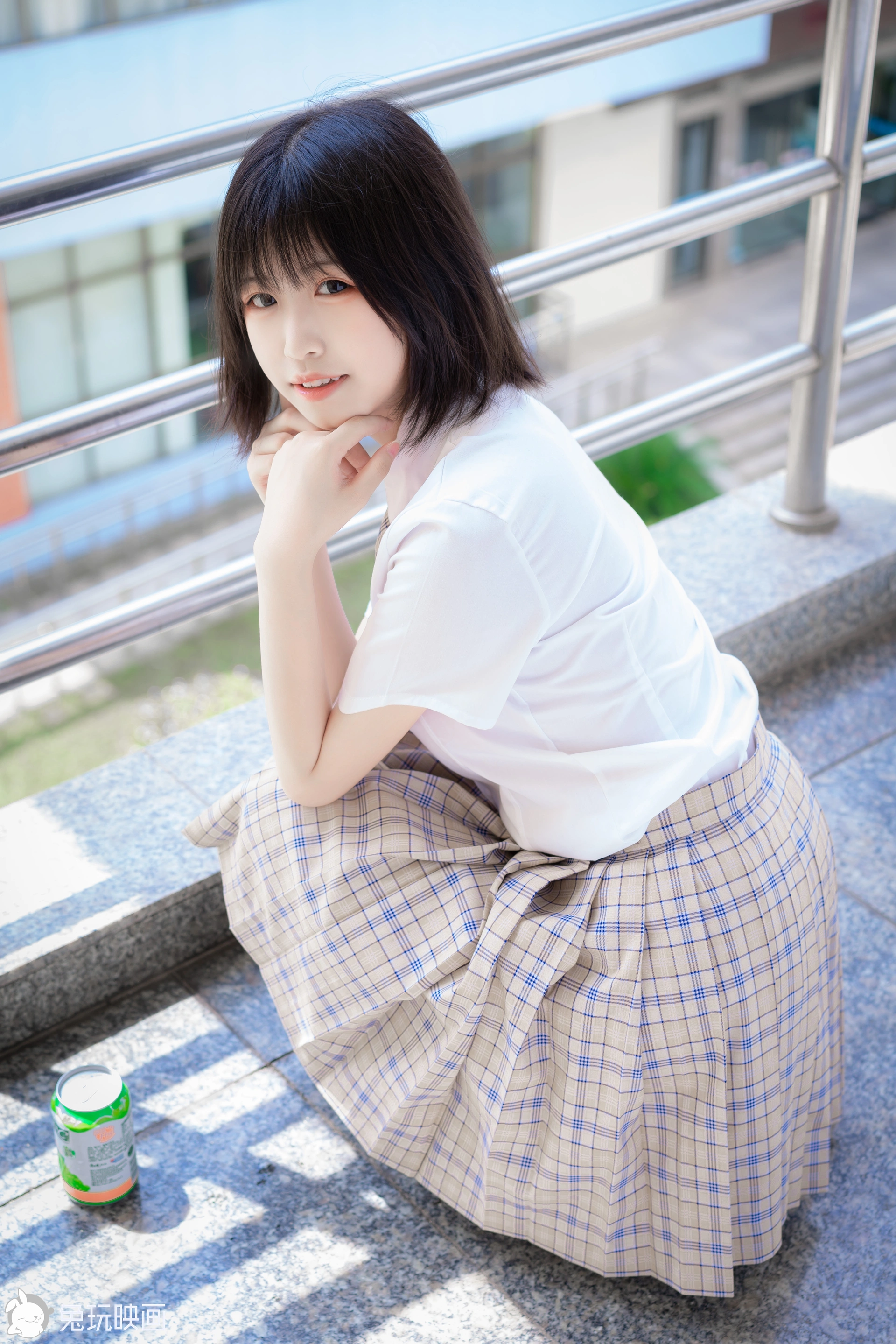 C18.002 教室走廊外的JK [41P-425MB]