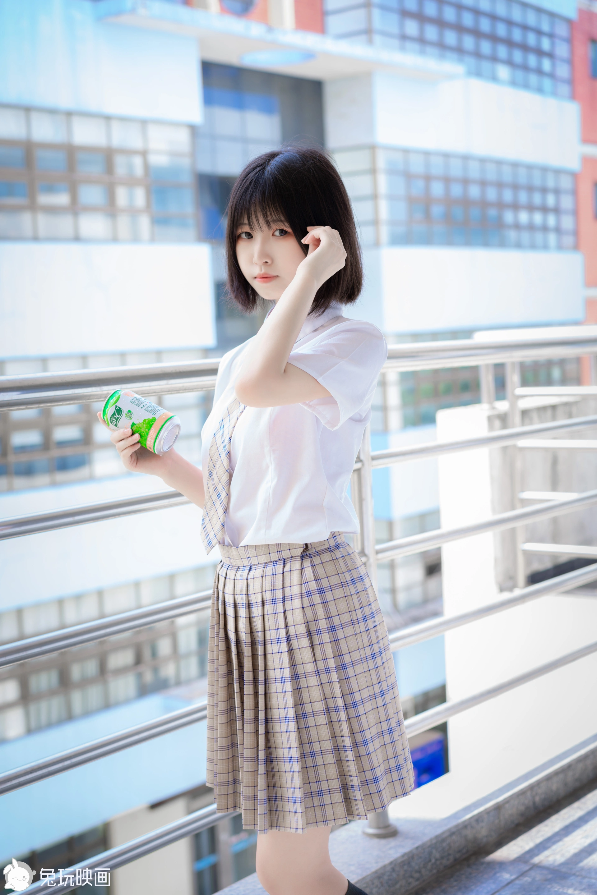 C18.002 教室走廊外的JK [41P-425MB]