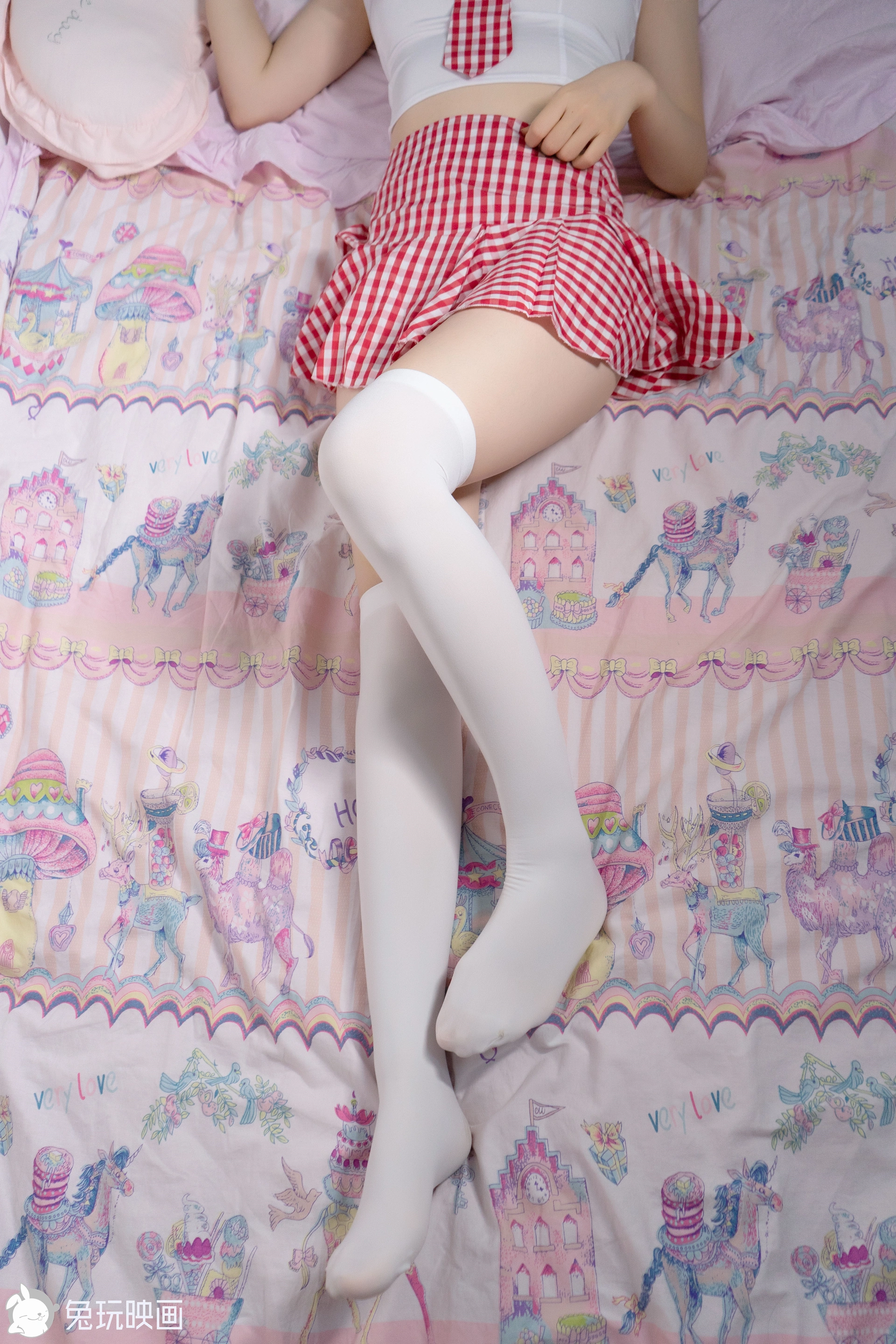 C26.004 红色格子裙和白丝 [40P-412MB]