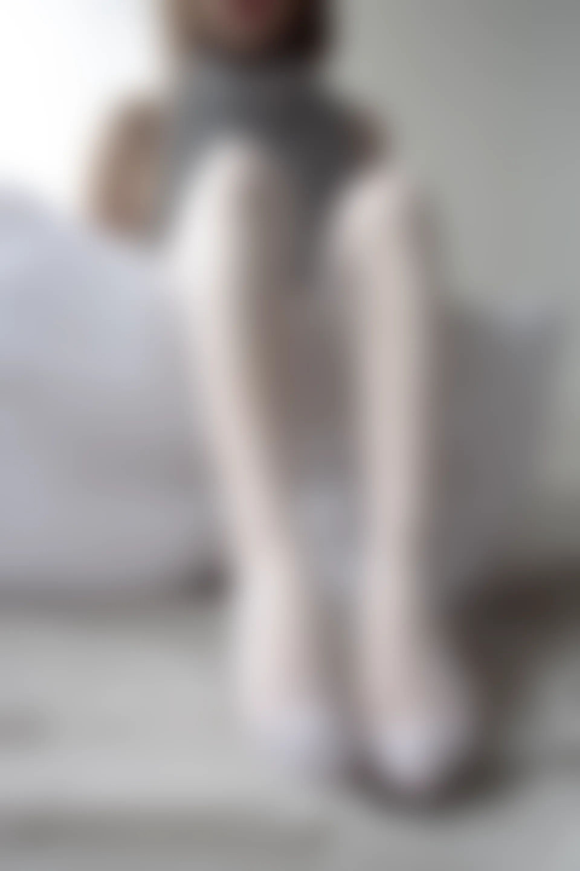 森萝财团 X-062 [100P1V-2.44G]森萝财团, 白丝, 美腿, 美足, 露背毛衣