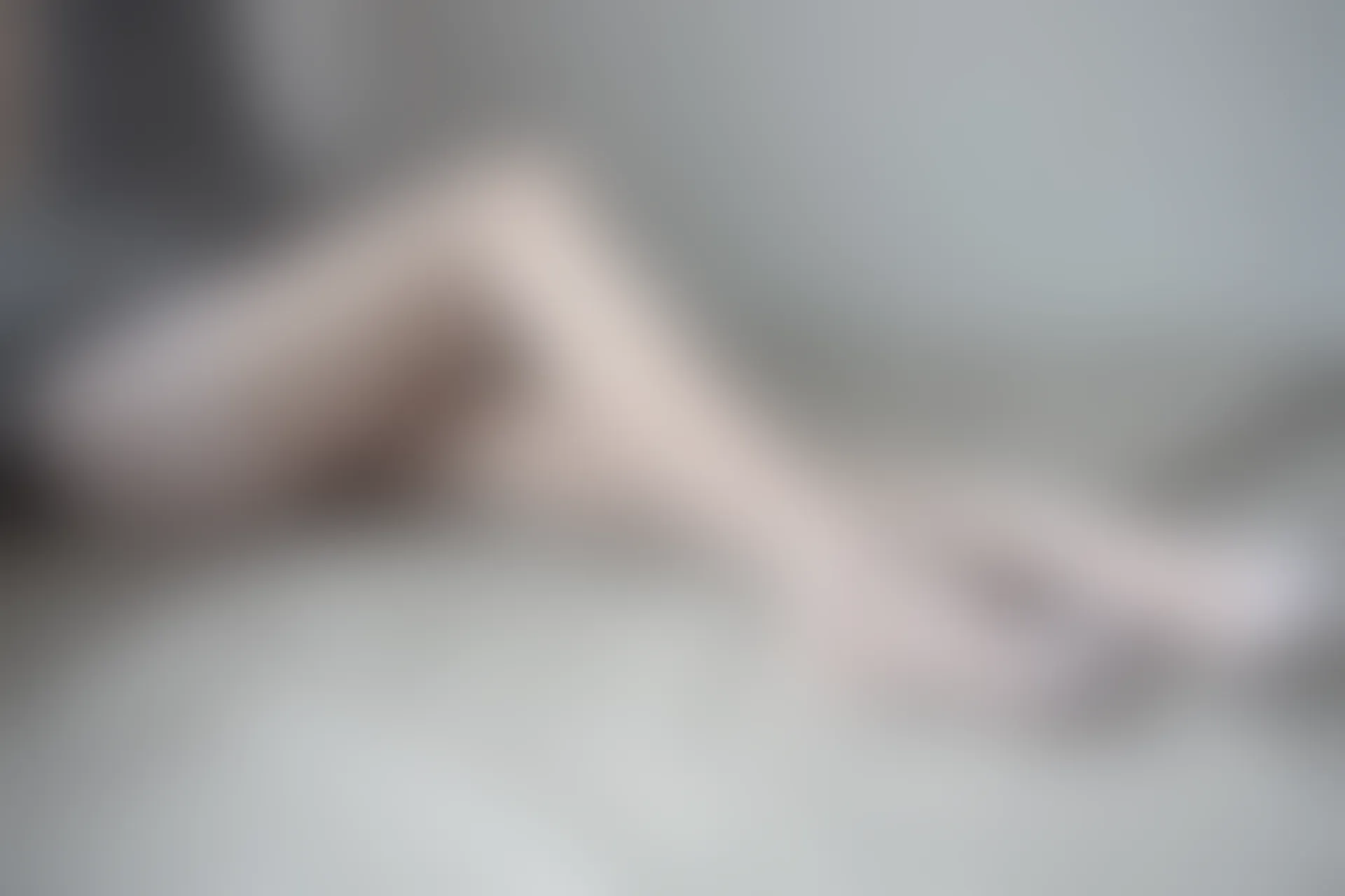 森萝财团 X-062 [100P1V-2.44G]森萝财团, 白丝, 美腿, 美足, 露背毛衣