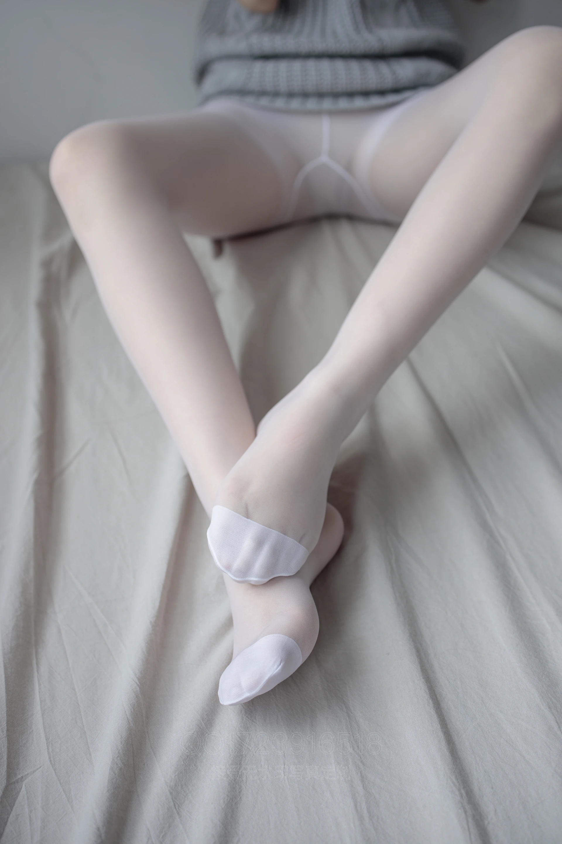 森萝财团 X-062 [100P1V-2.44G]森萝财团, 白丝, 美腿, 美足, 露背毛衣