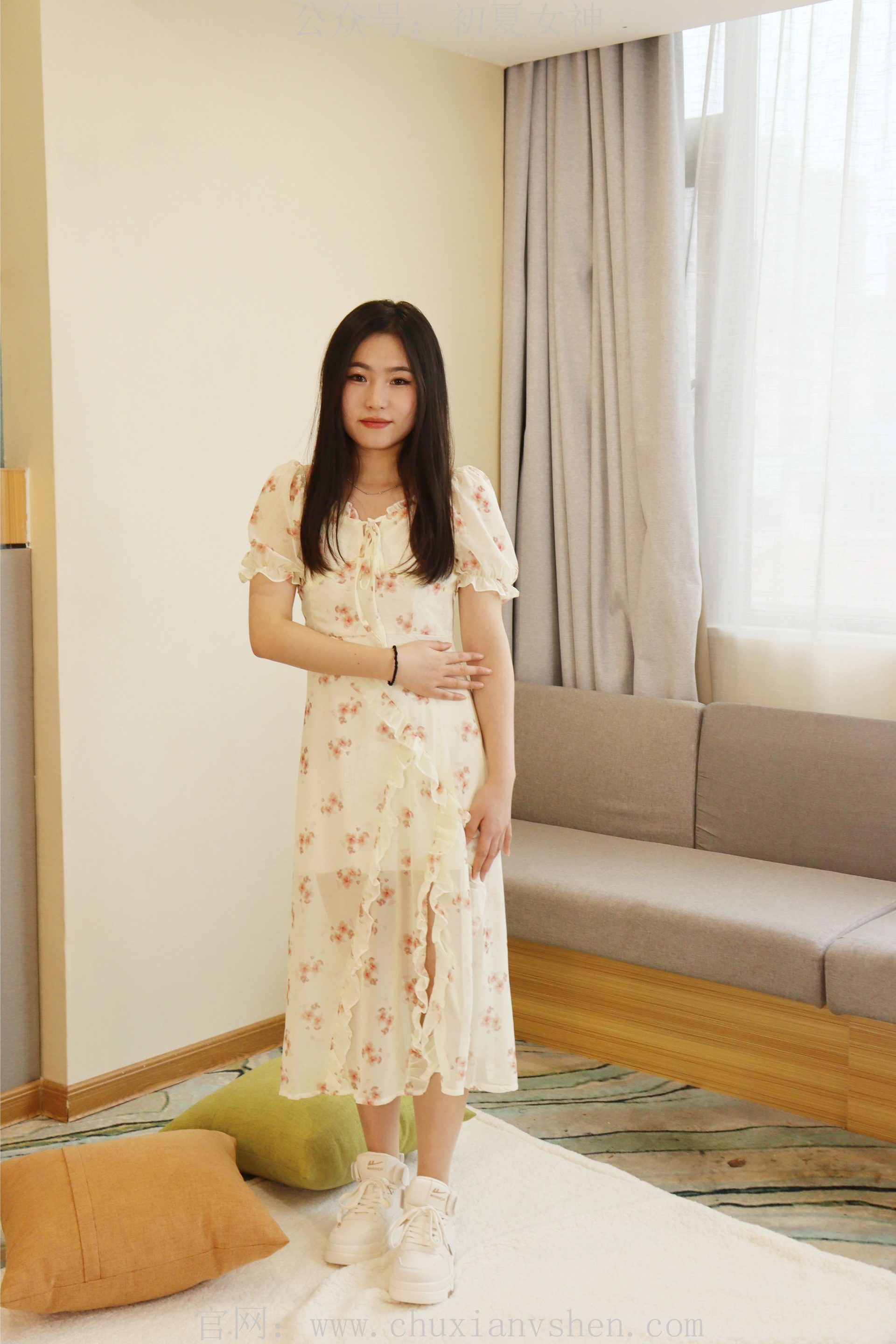 初夏女神 NO.011 水吉 2023款春季S码连衣裙搭错了鞋[90P+1V／5.61GB]