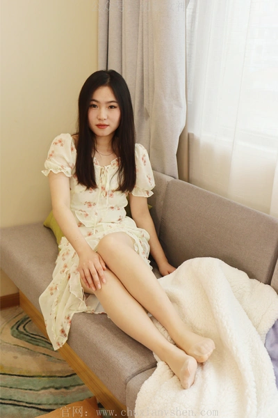 初夏女神 NO.011 水吉 2023款春季S码连衣裙搭错了鞋[90P+1V／5.61GB]