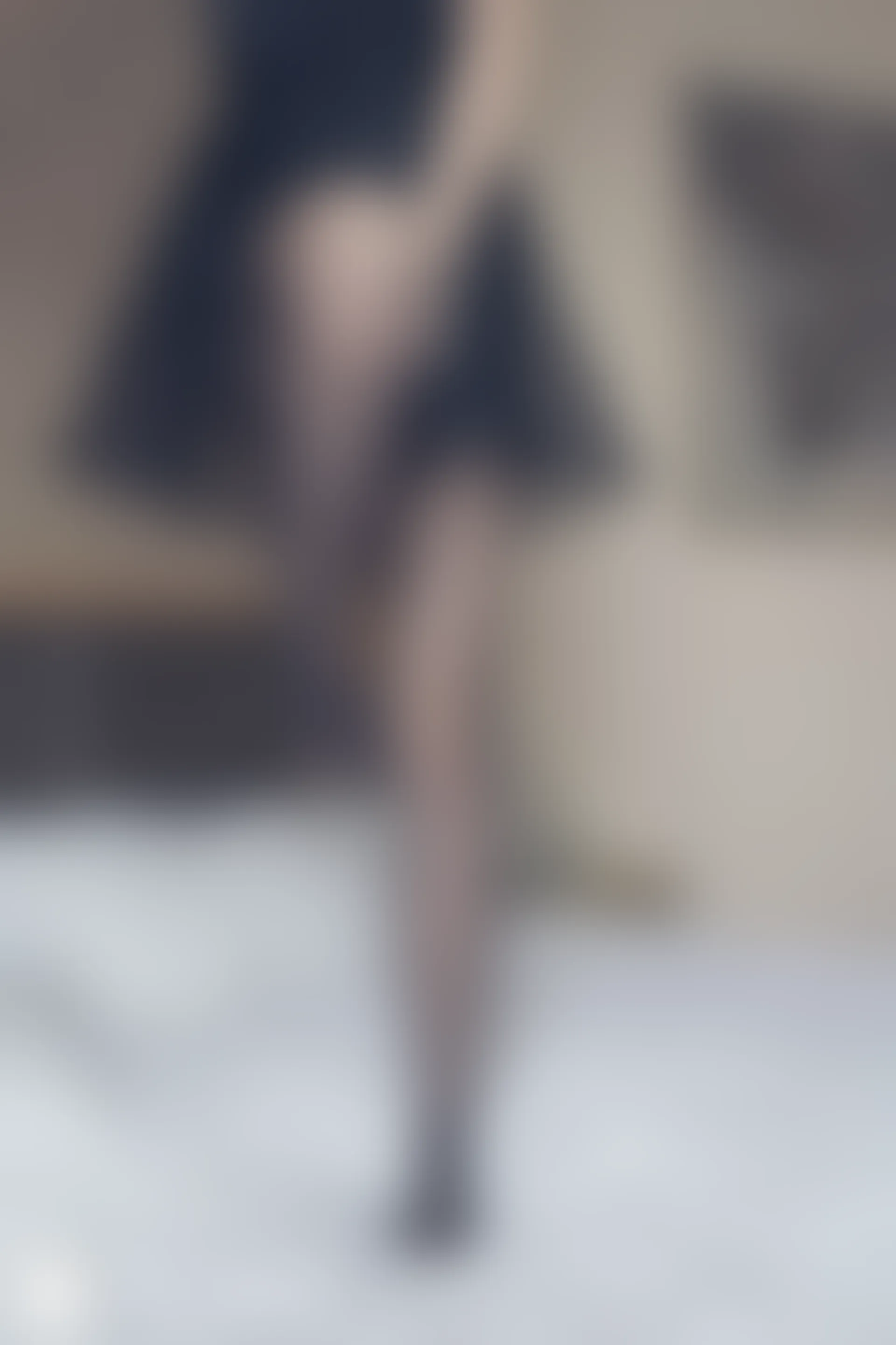 C32.003 黑纱裙 [40P-64MB]
