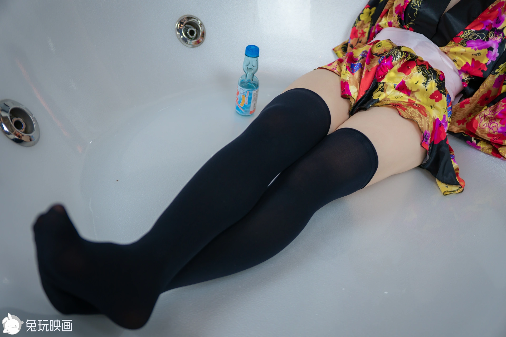 C28.001 浴缸里的和服 [42P-461MB]