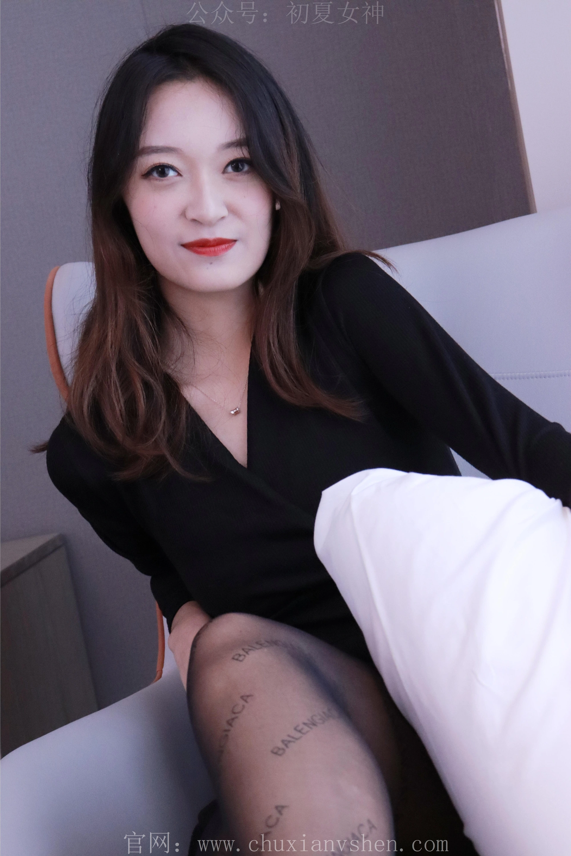 初夏女神 NO.013 依依~黑色瘦身连衣裙搭小黑皮鞋[146P-1V-3.91G]