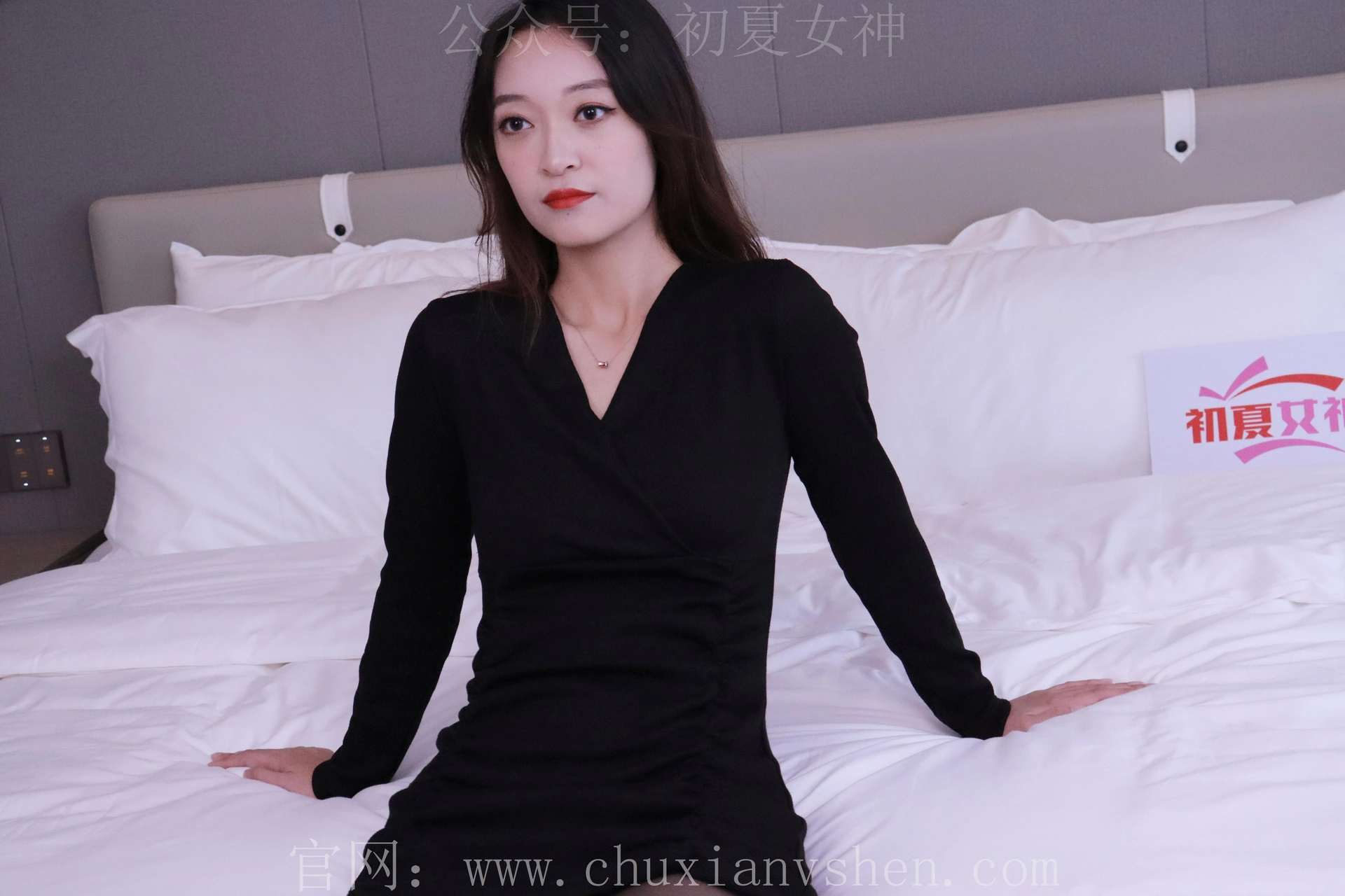 初夏女神 NO.013 依依~黑色瘦身连衣裙搭小黑皮鞋[146P-1V-3.91G]