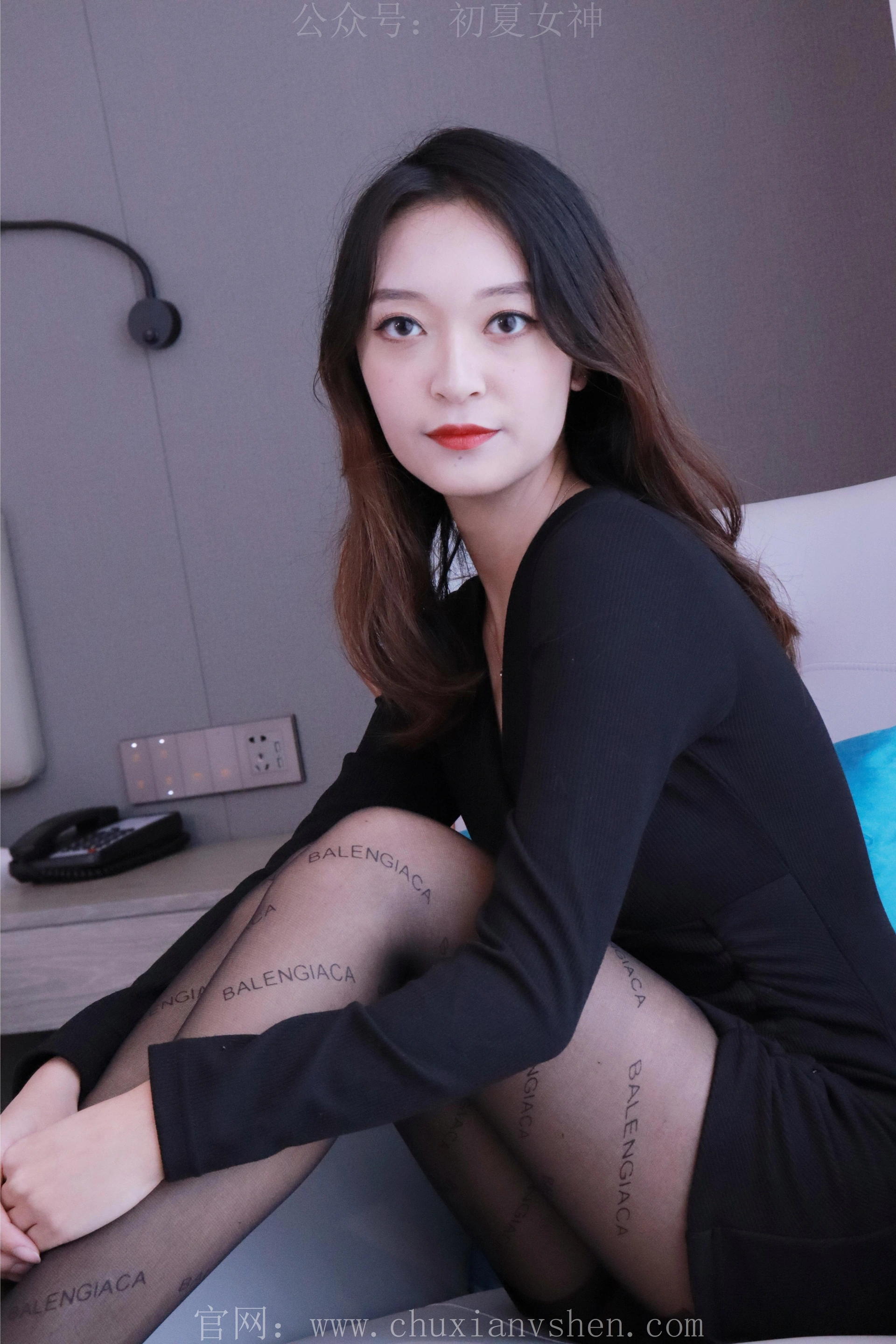 初夏女神 NO.013 依依~黑色瘦身连衣裙搭小黑皮鞋[146P-1V-3.91G]