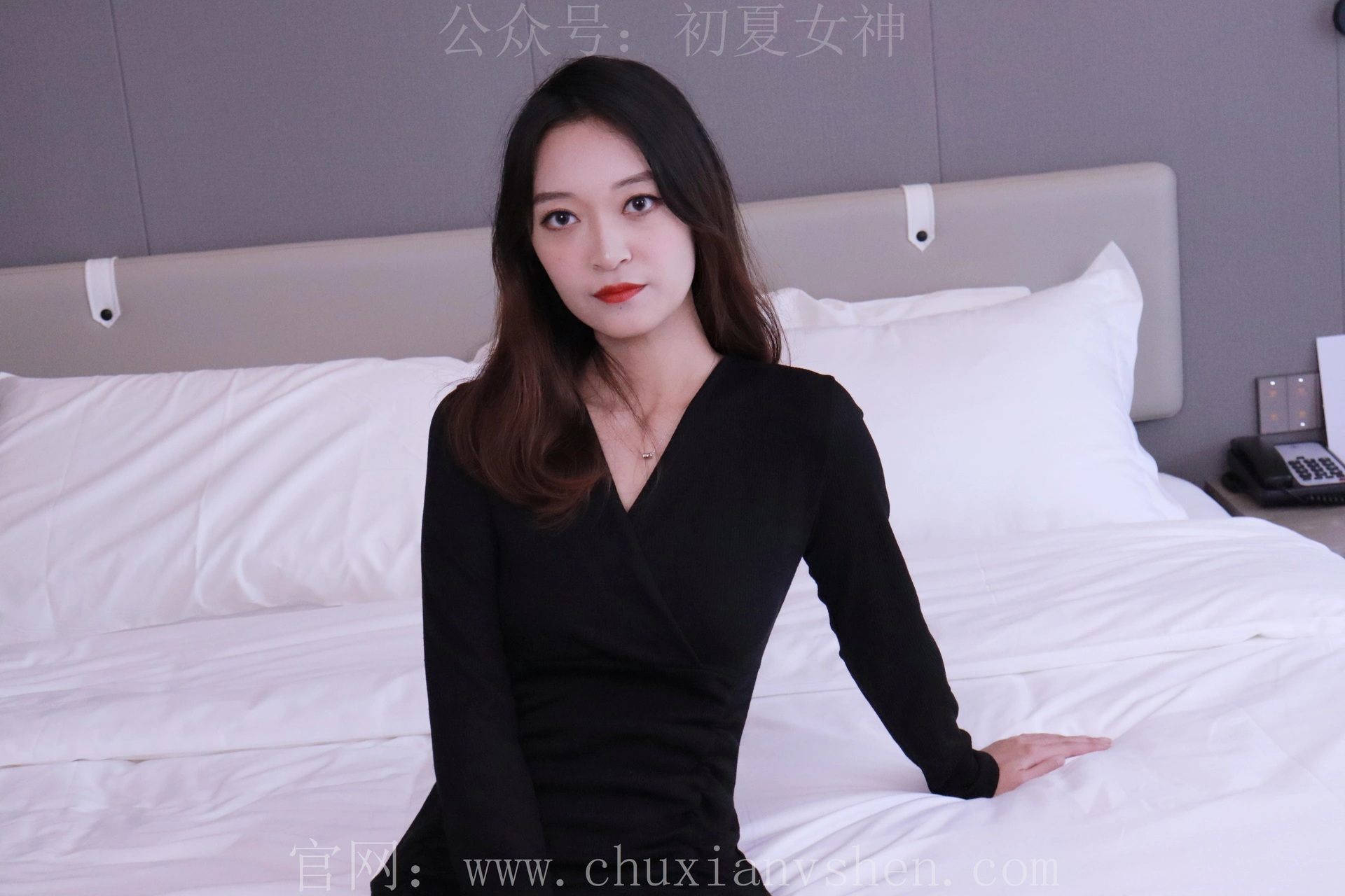 初夏女神 NO.013 依依~黑色瘦身连衣裙搭小黑皮鞋[146P-1V-3.91G]