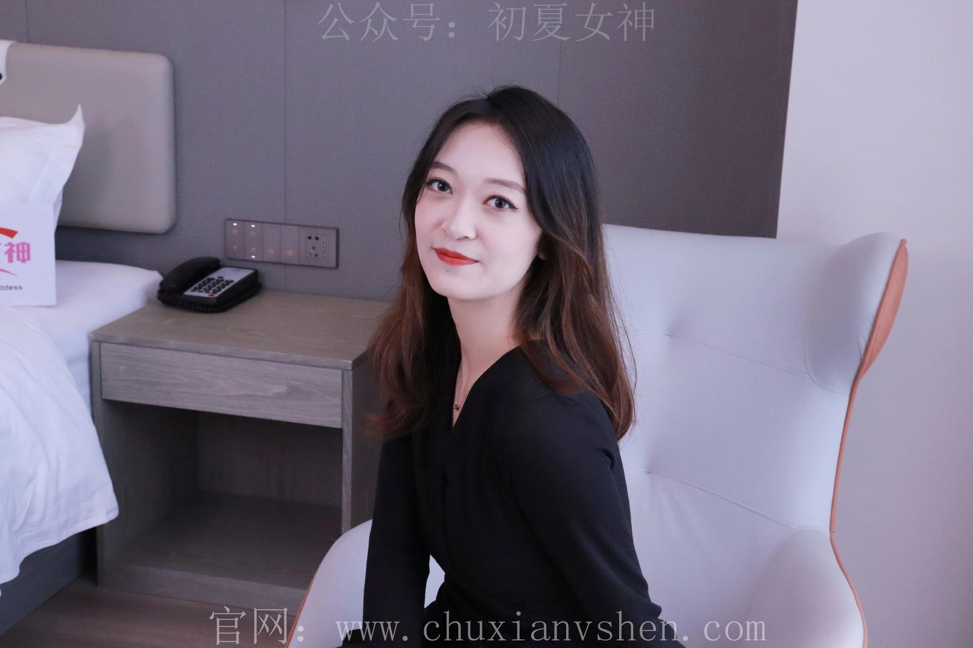 初夏女神 NO.013 依依~黑色瘦身连衣裙搭小黑皮鞋[146P-1V-3.91G]