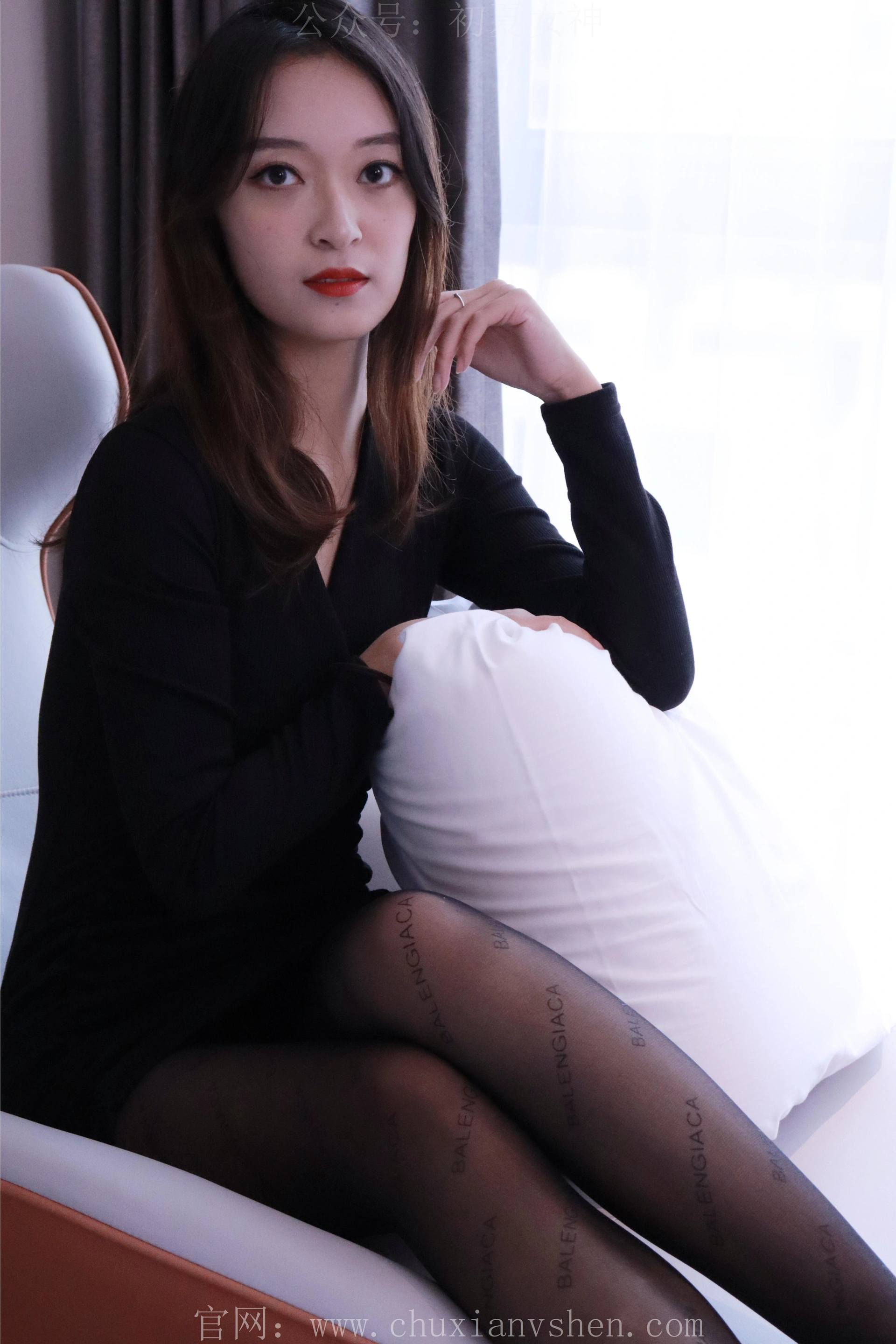 初夏女神 NO.013 依依~黑色瘦身连衣裙搭小黑皮鞋[146P-1V-3.91G]