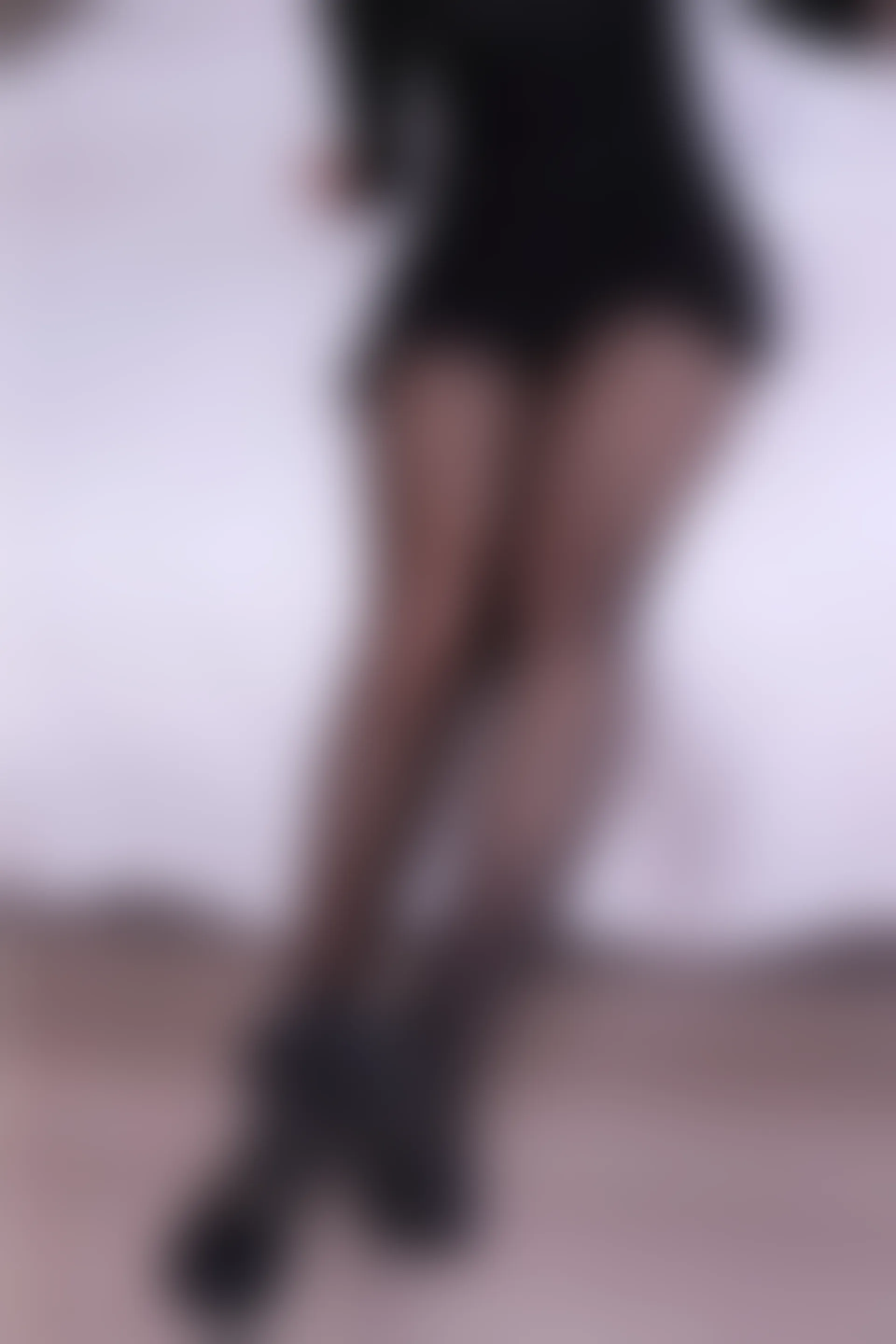 初夏女神 NO.013 依依~黑色瘦身连衣裙搭小黑皮鞋[146P-1V-3.91G]