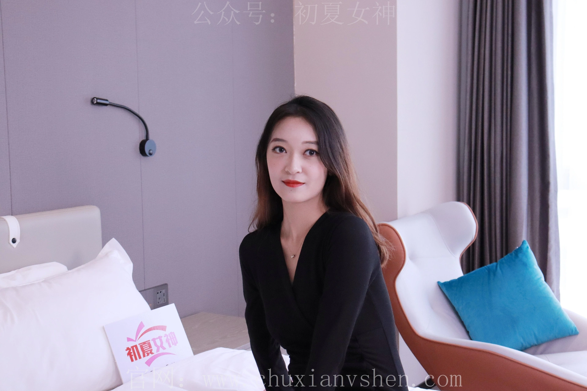 初夏女神 NO.013 依依~黑色瘦身连衣裙搭小黑皮鞋[146P-1V-3.91G]