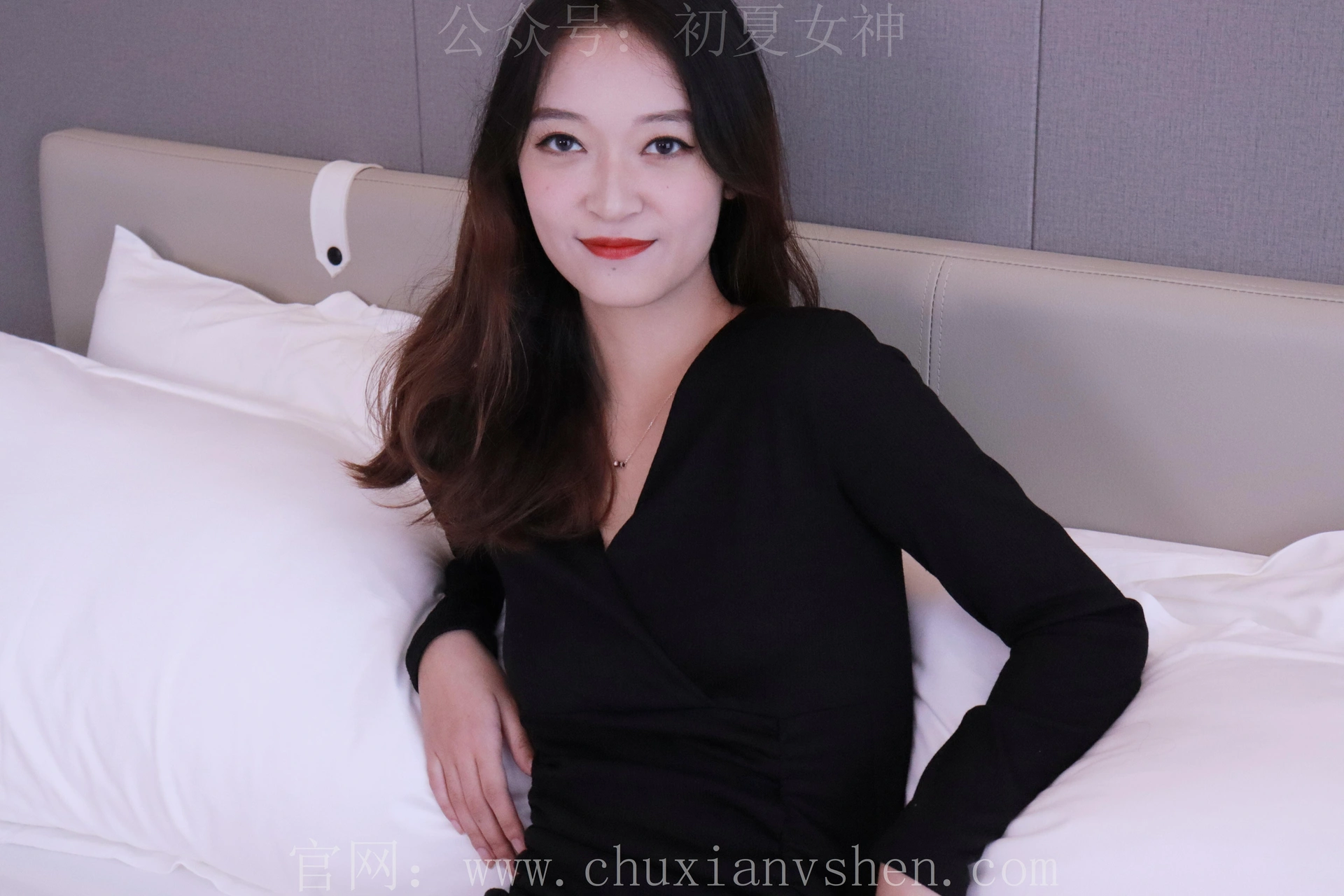 初夏女神 NO.013 依依~黑色瘦身连衣裙搭小黑皮鞋[146P-1V-3.91G]