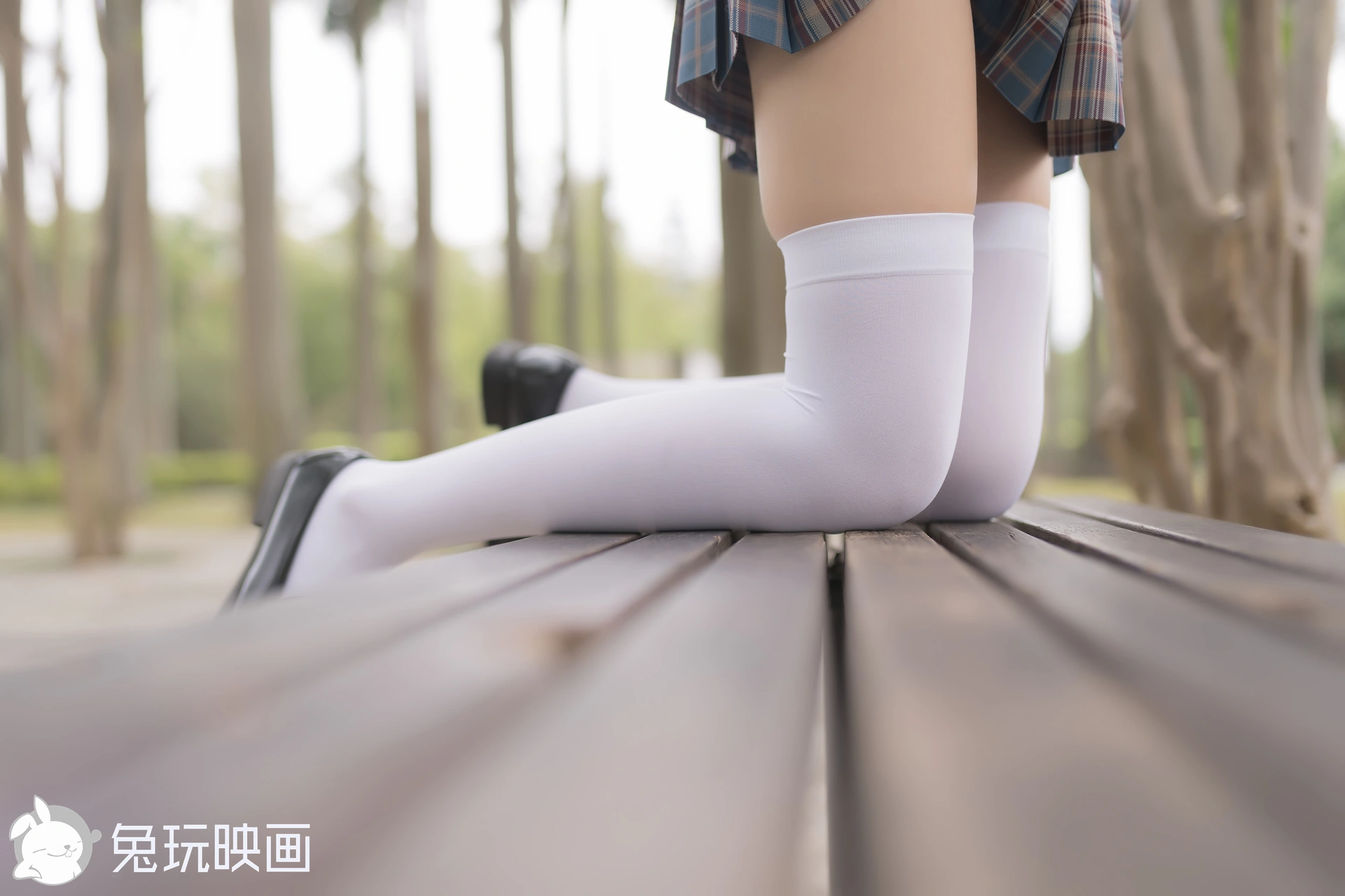 C36.005 路边的椅子上 [40P-76MB]