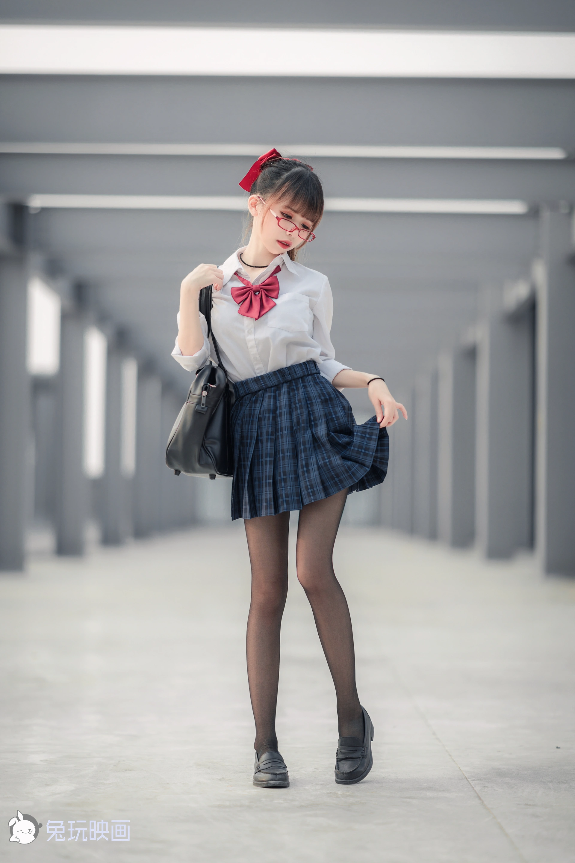 C08.001 被束缚的少女 [44P-584MB]