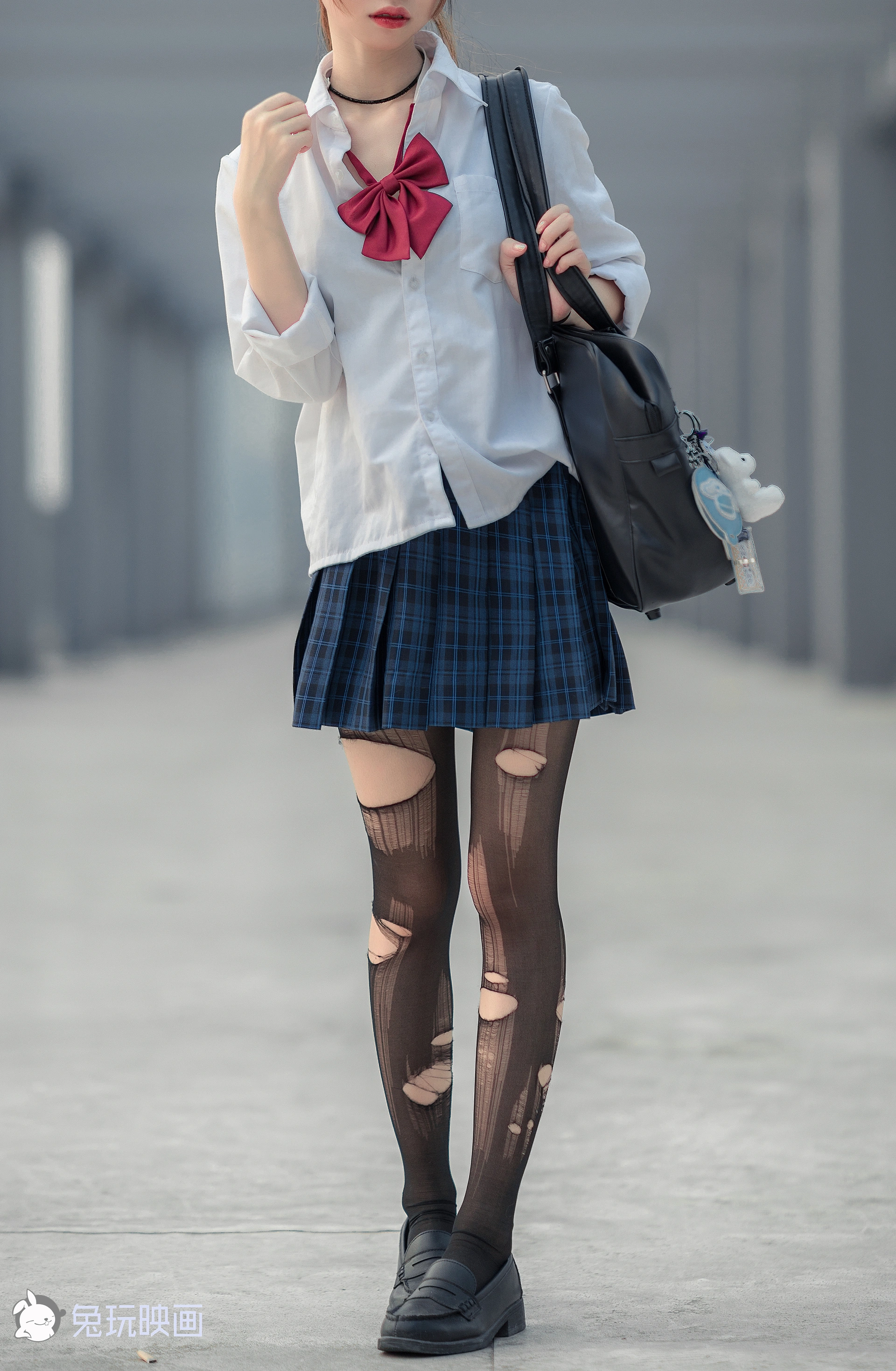 C08.001 被束缚的少女 [44P-584MB]