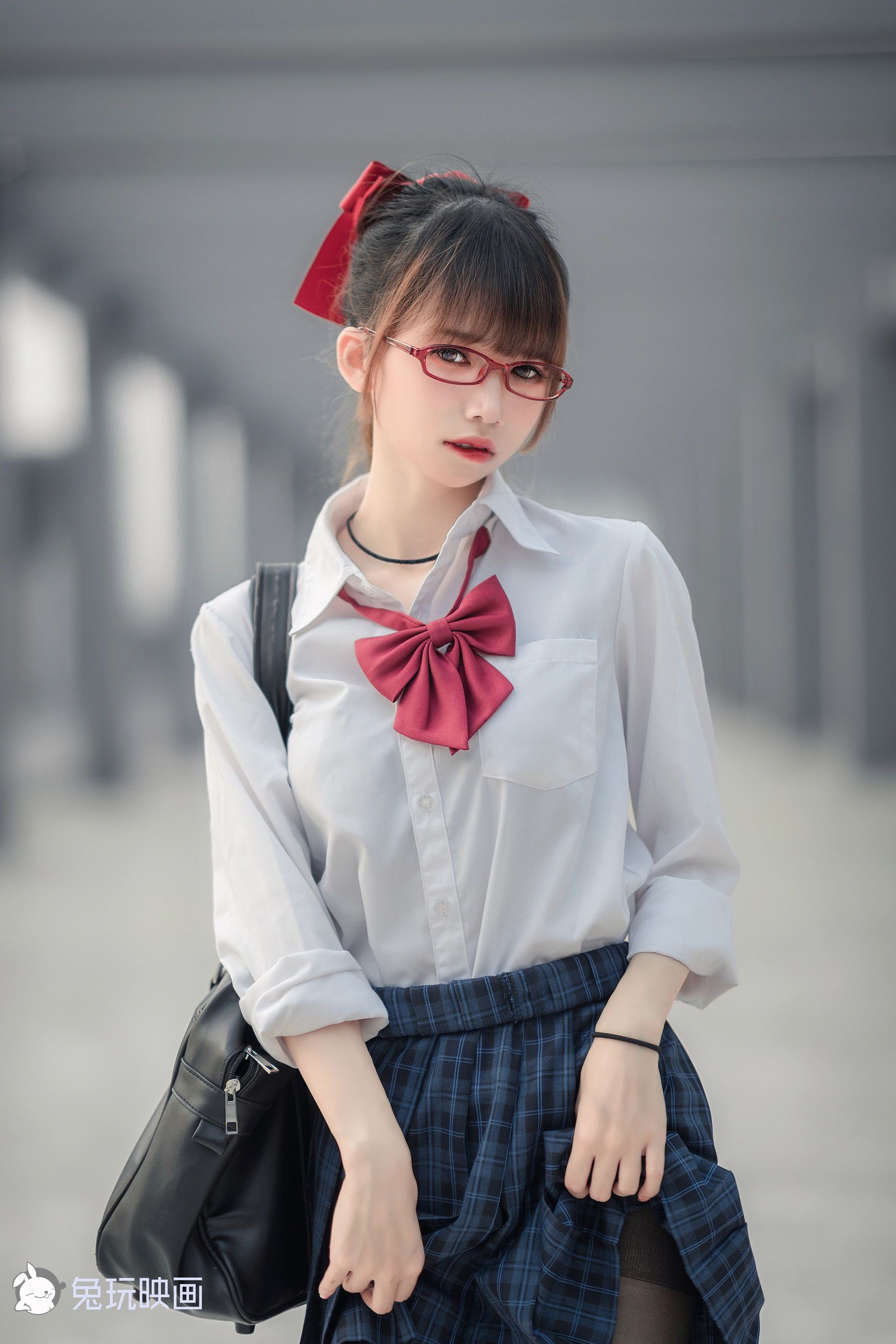 C08.001 被束缚的少女 [44P-584MB]