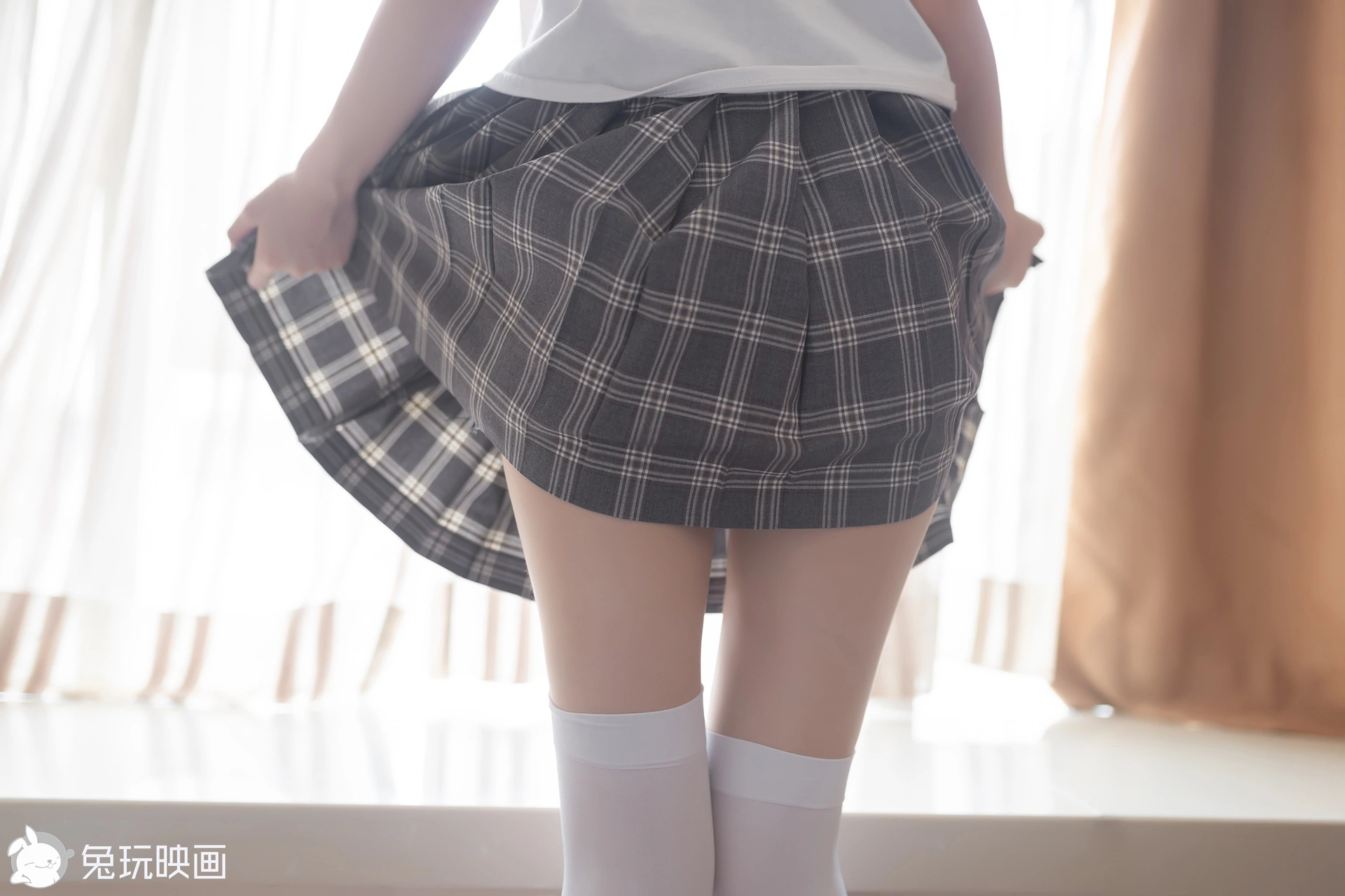 C49.005 灰色格裙和白丝 [40P-72MB]
