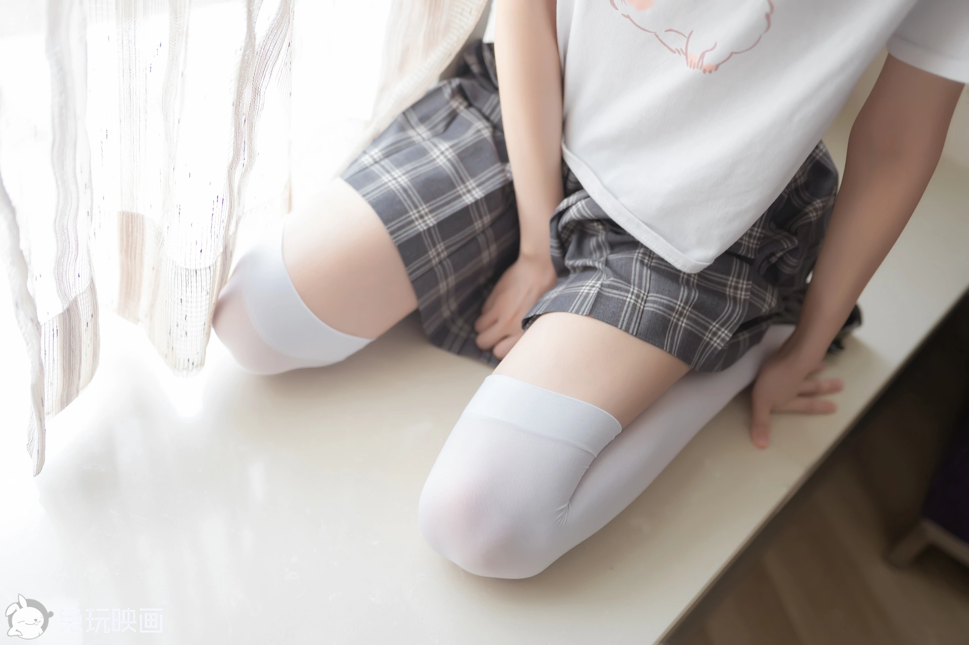 C49.005 灰色格裙和白丝 [40P-72MB]