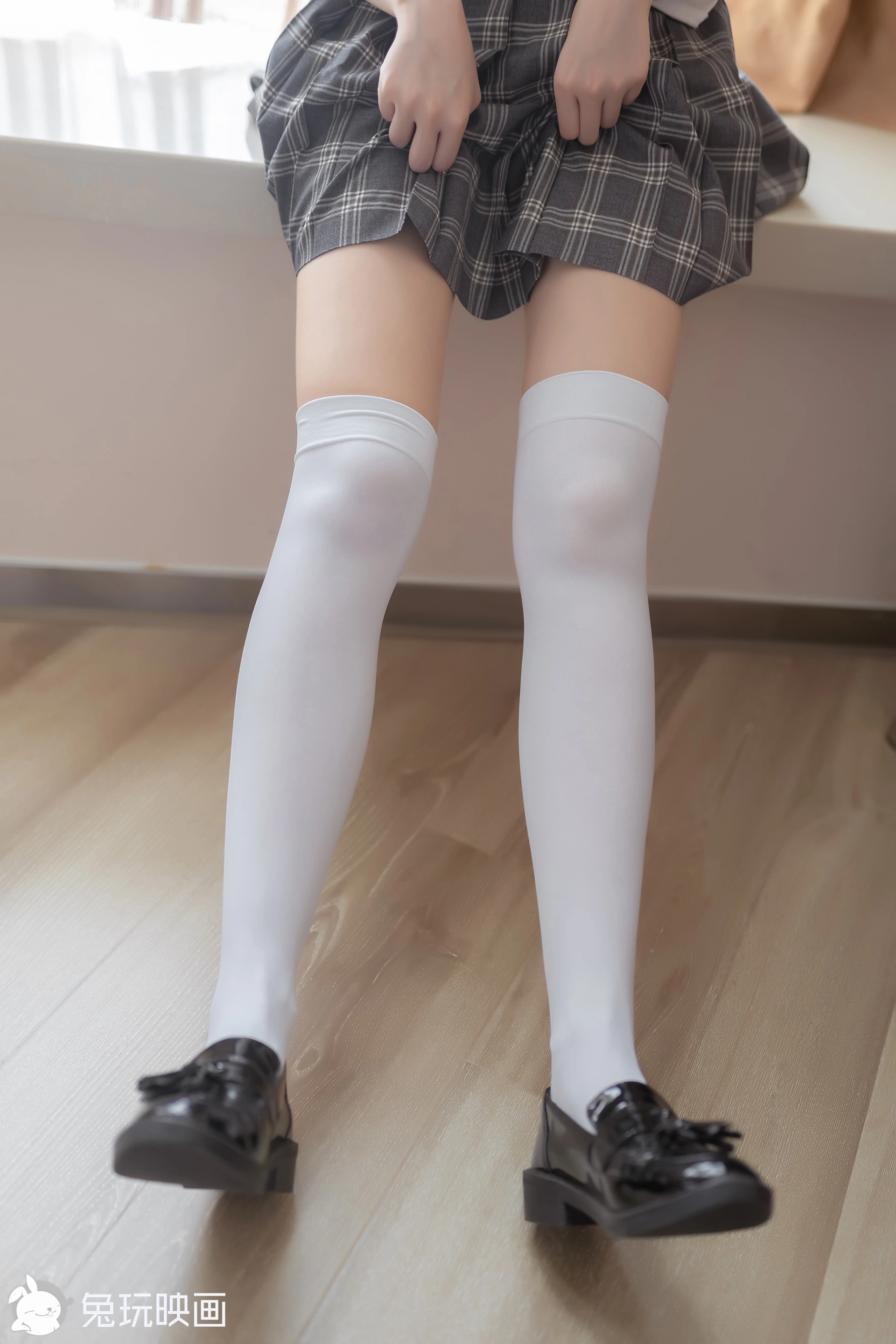 C49.005 灰色格裙和白丝 [40P-72MB]
