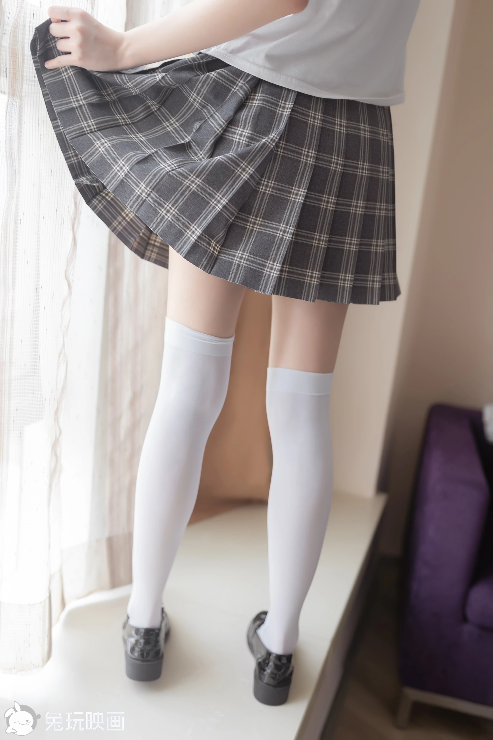 C49.005 灰色格裙和白丝 [40P-72MB]