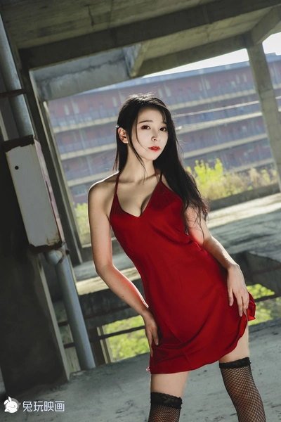 C01.006 红色吊带裙 [39P-584MB]