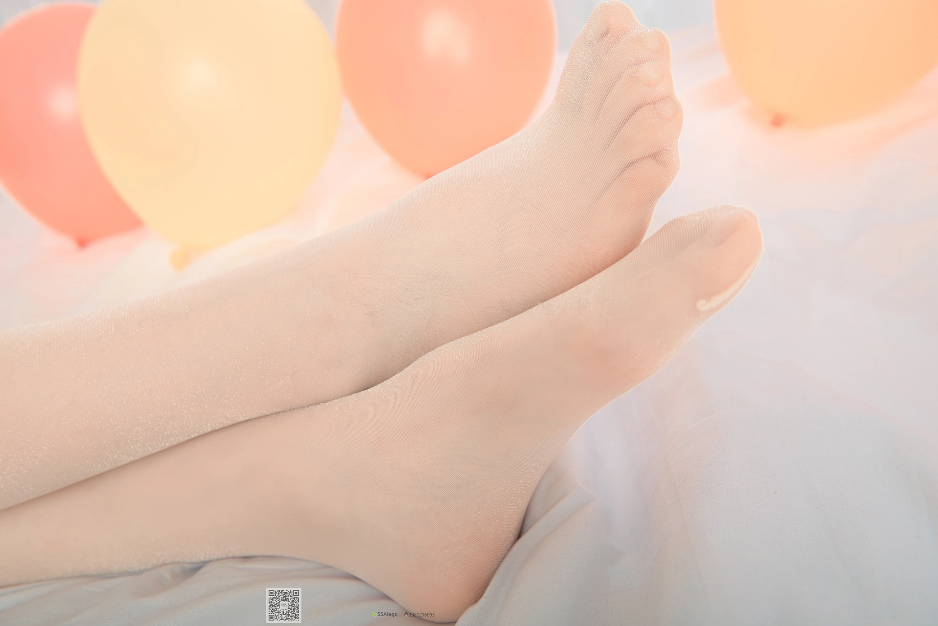 SSA丝社 超清写真 NO.014 琪琪 闪光开裆丝袜的另一种演绎[99P／898MB]
