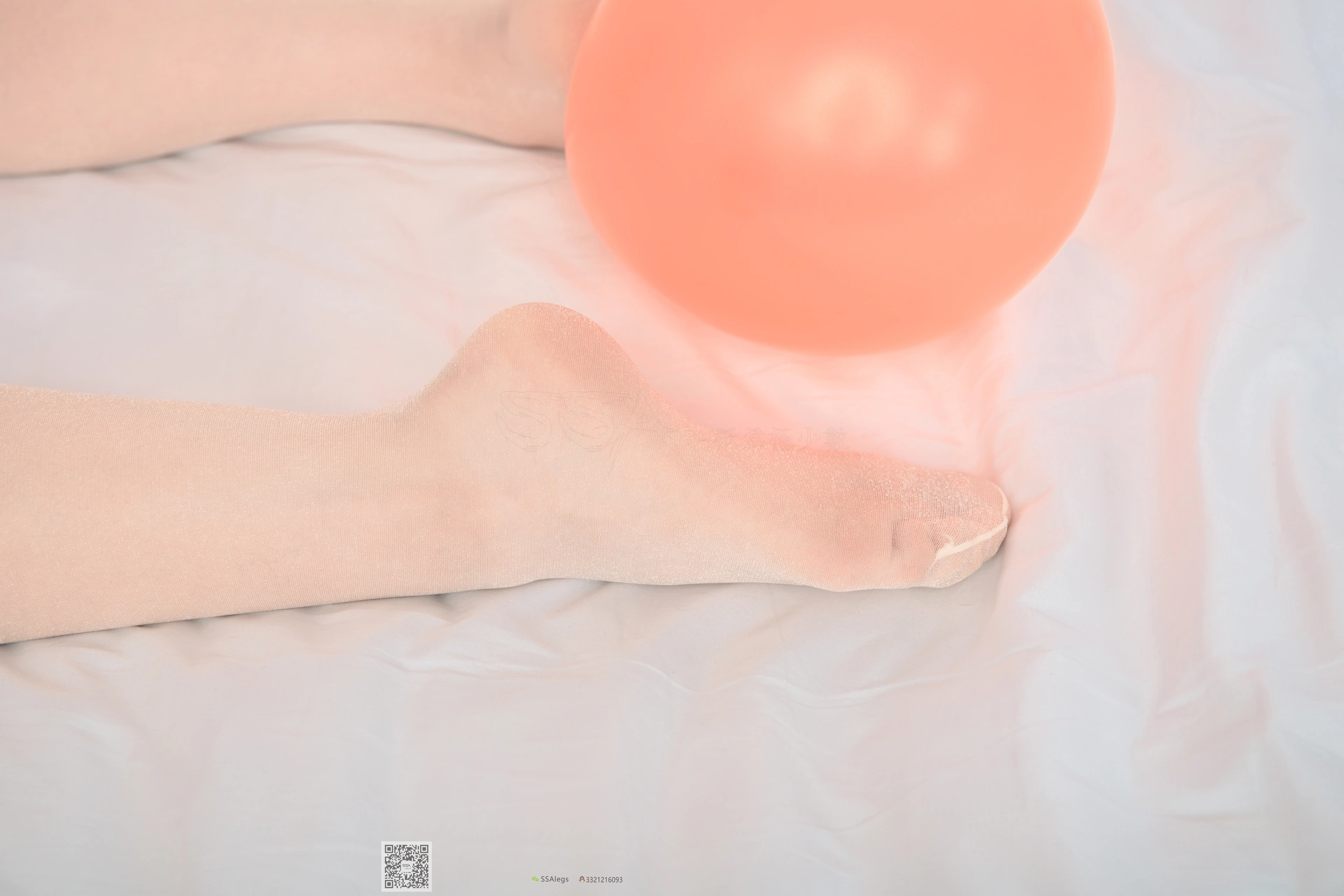 SSA丝社 超清写真 NO.014 琪琪 闪光开裆丝袜的另一种演绎[99P／898MB]