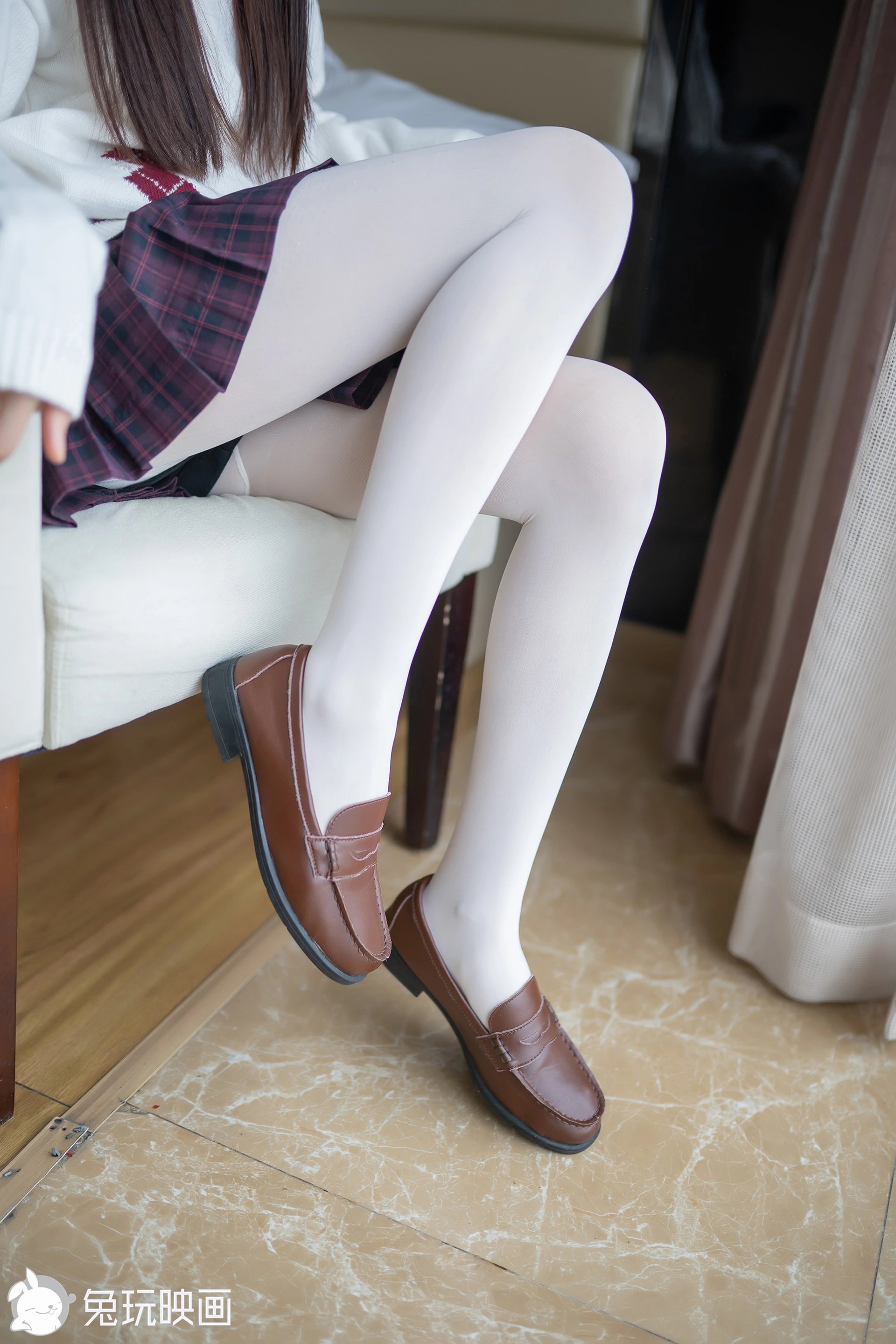 D51.008 制服妹妹的小细腿 [40P-97MB]