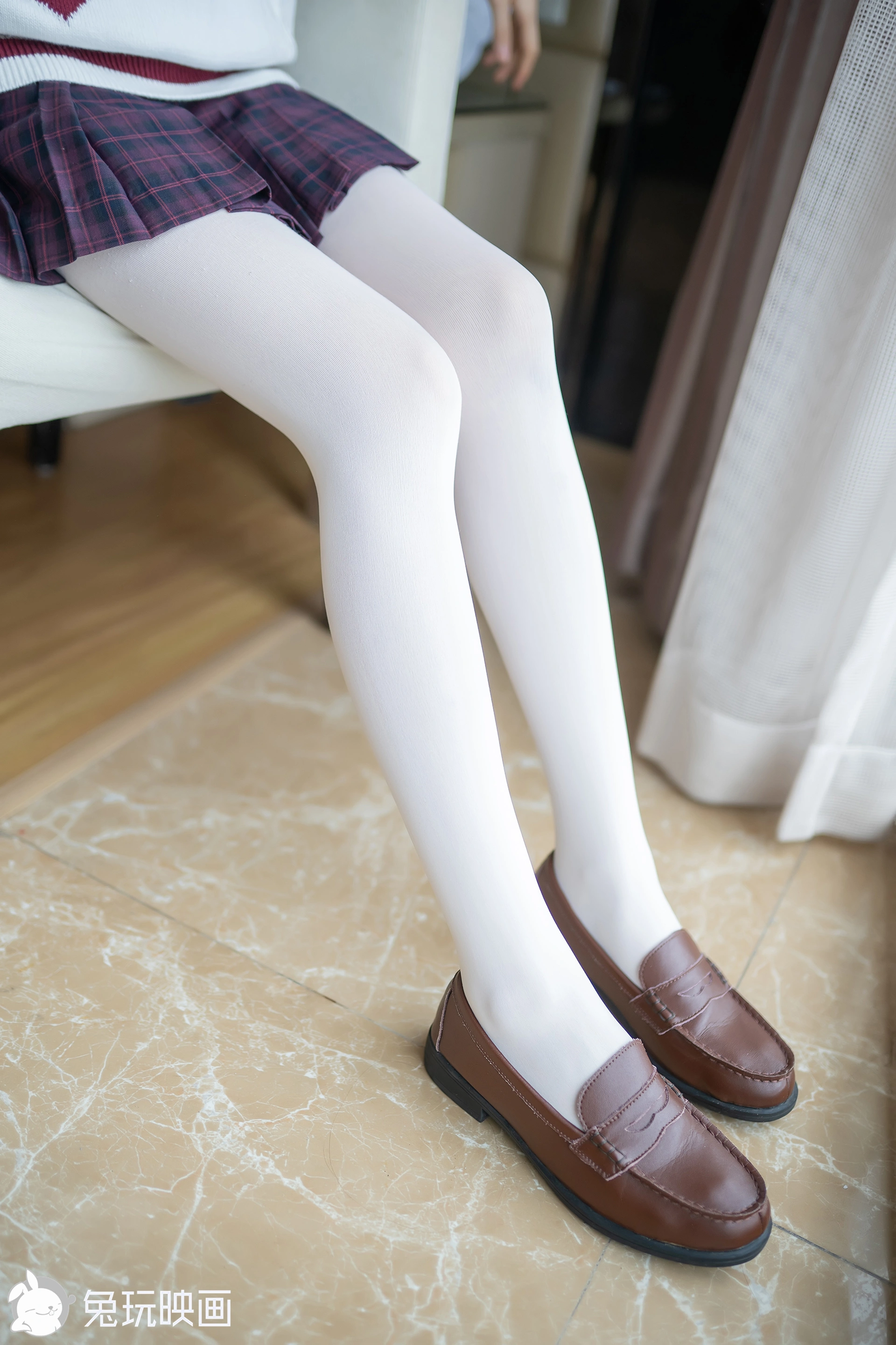 D51.008 制服妹妹的小细腿 [40P-97MB]