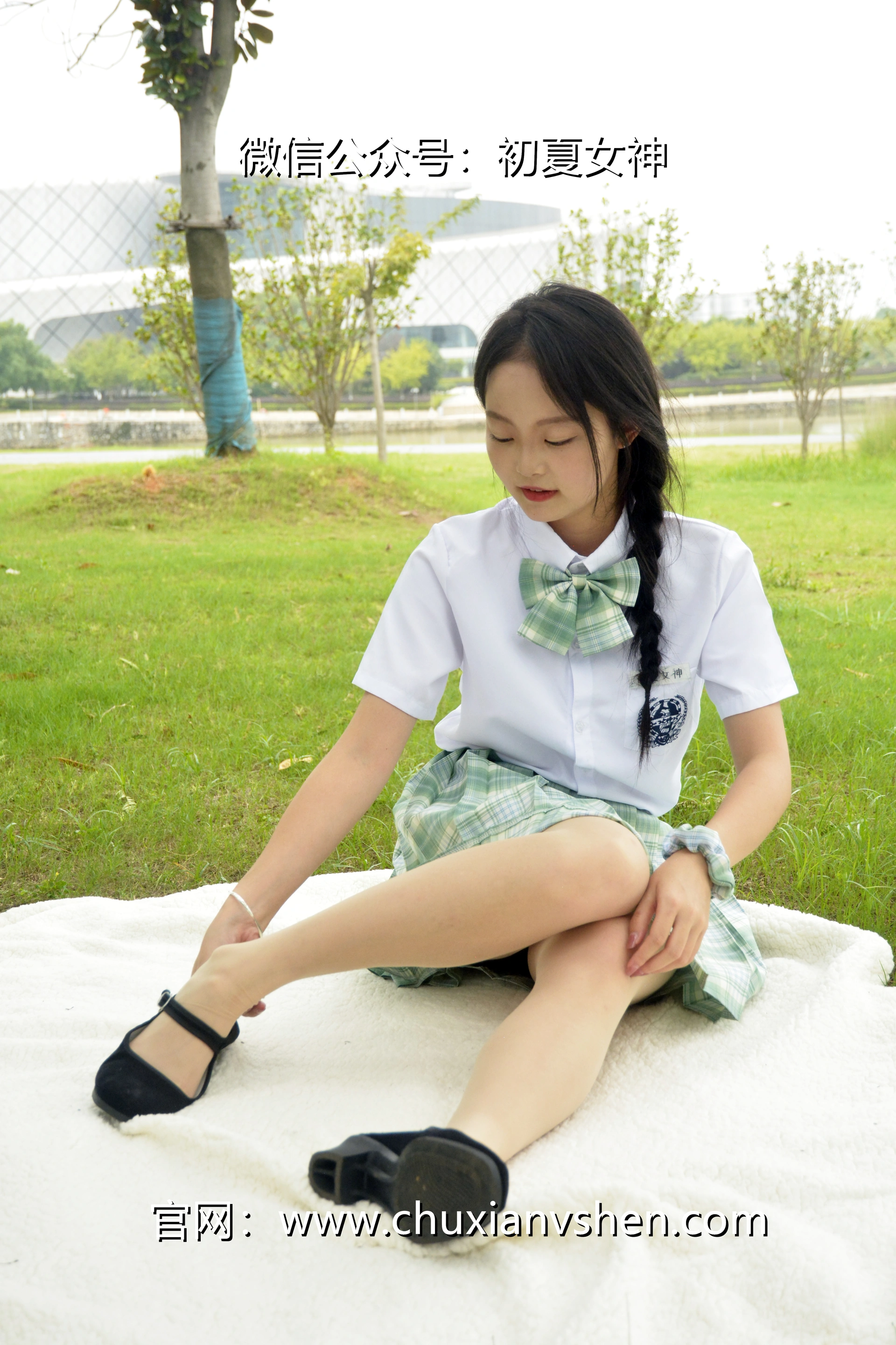 初夏女神 NO.093 双双 雪松JK套[140P+1V／5.53GB]