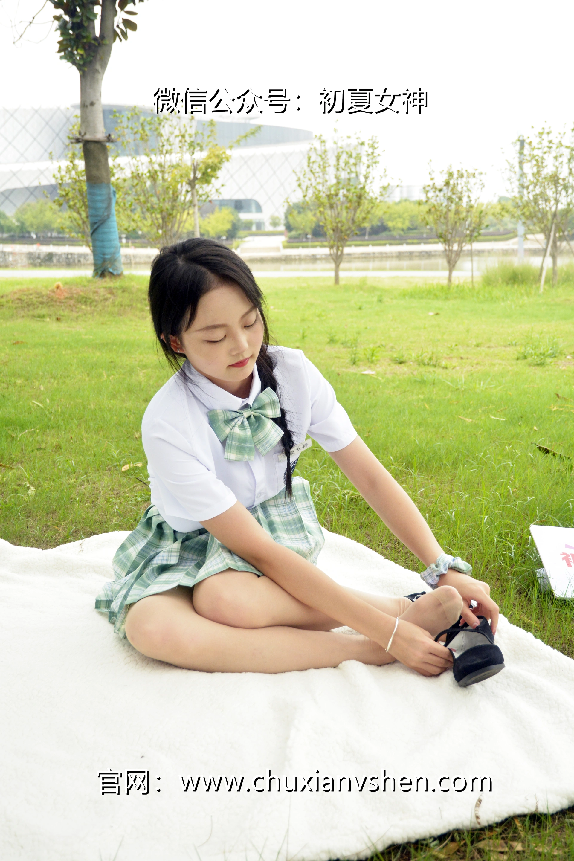 初夏女神 NO.093 双双 雪松JK套[140P+1V／5.53GB]
