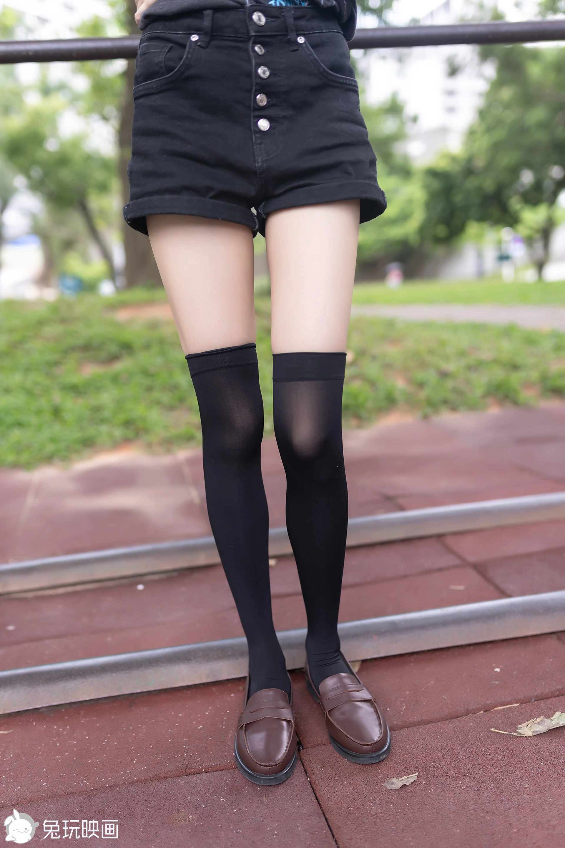 C16.003 热裤黑袜 [40P-93MB]