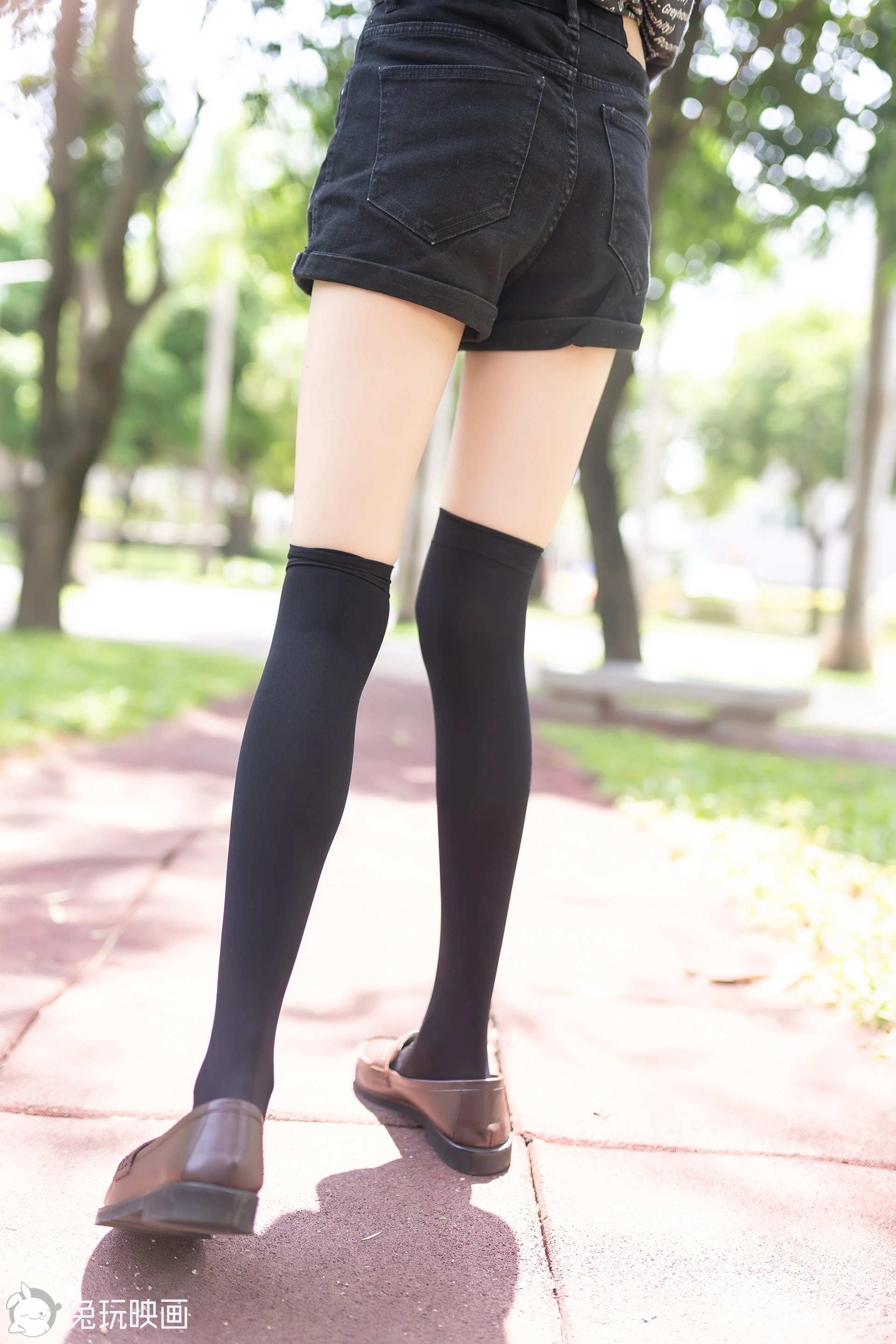 C16.003 热裤黑袜 [40P-93MB]