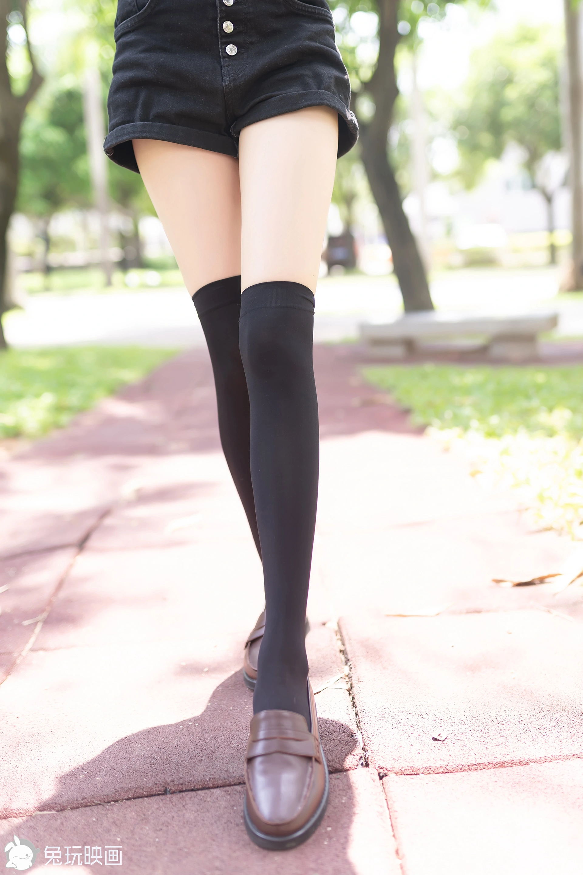 C16.003 热裤黑袜 [40P-93MB]