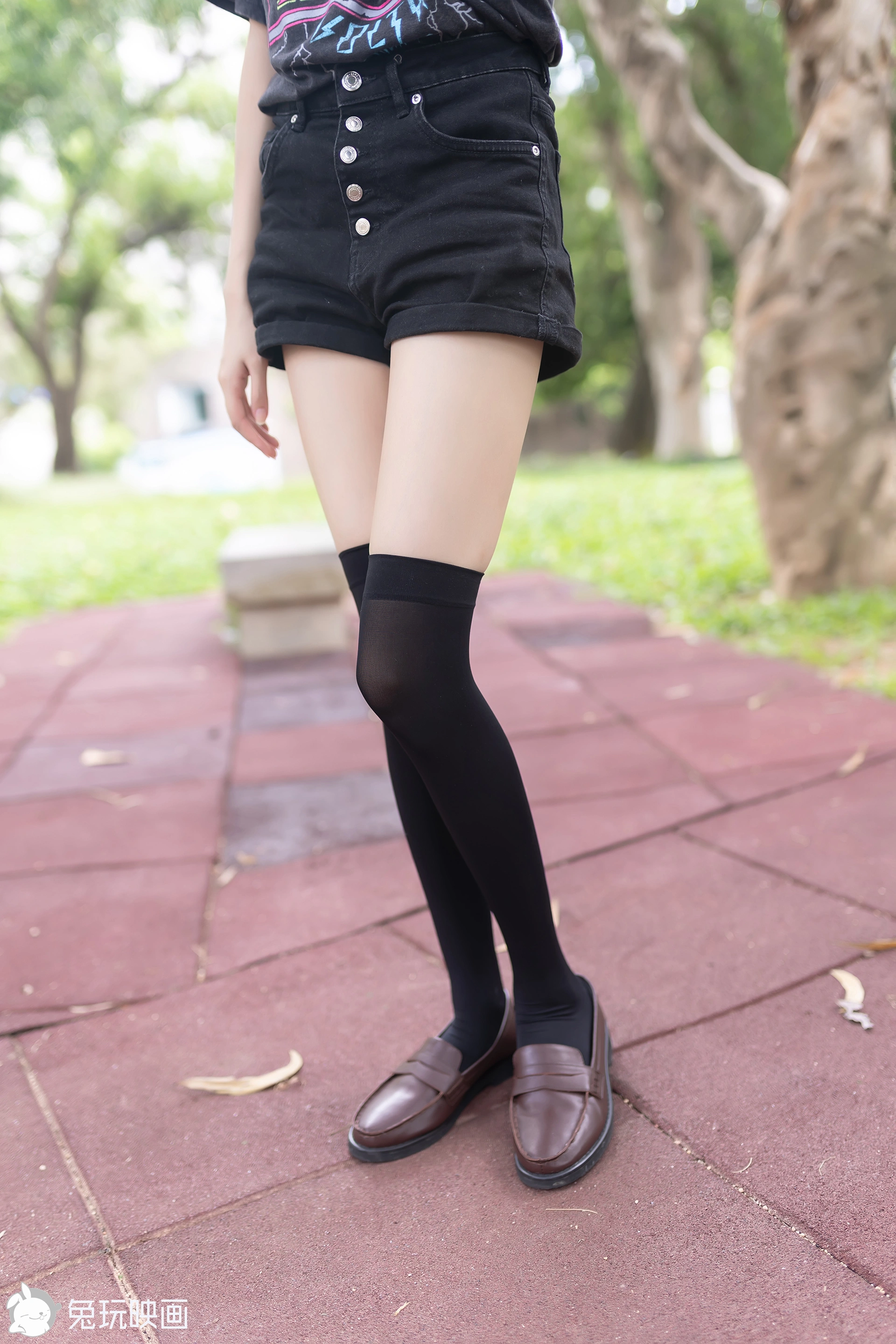C16.003 热裤黑袜 [40P-93MB]