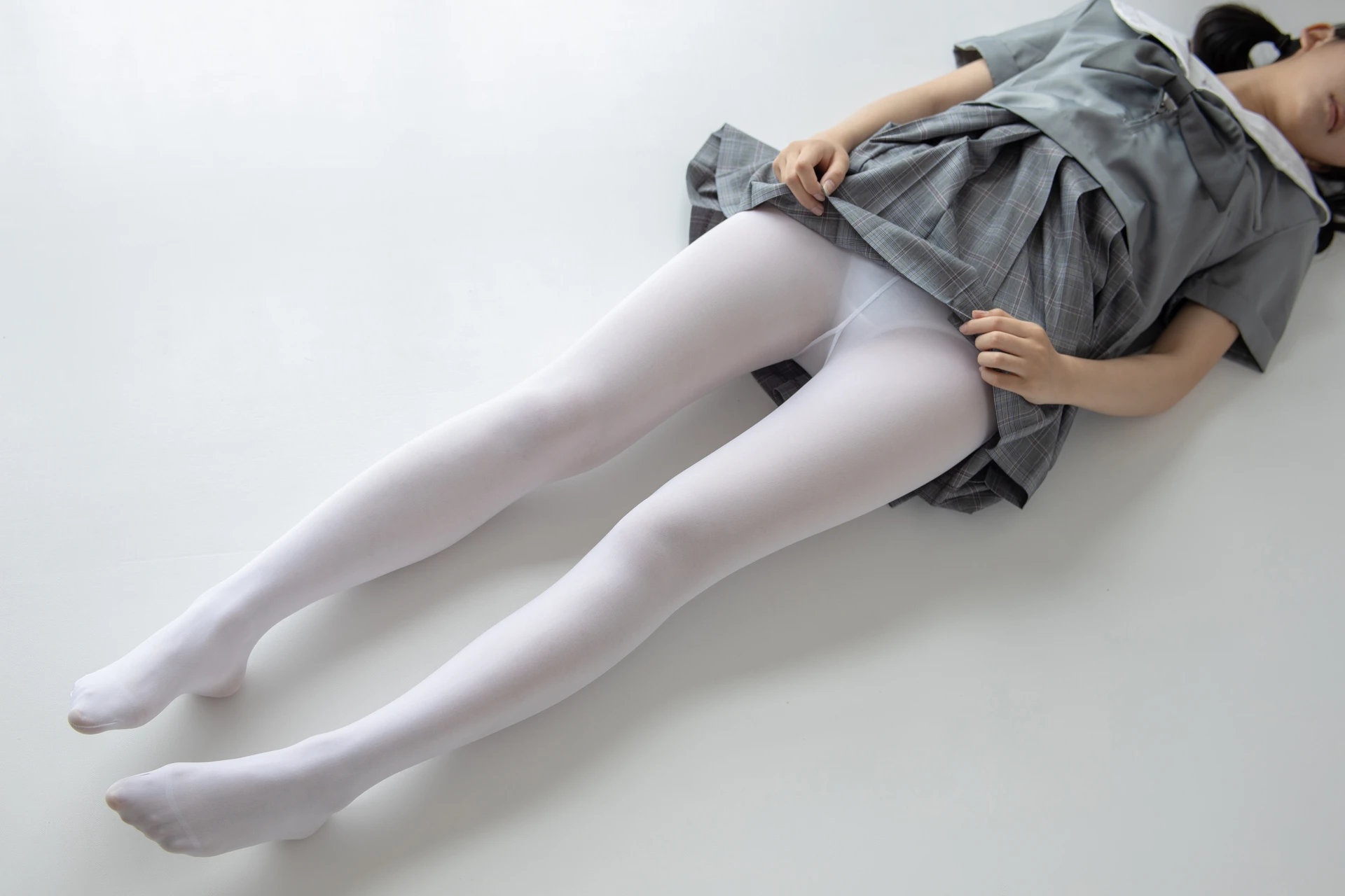 JKFUN-013 [160P1V-2.38G]JKFUN, 可爱, 森萝财团, 白丝, 美腿, 美足