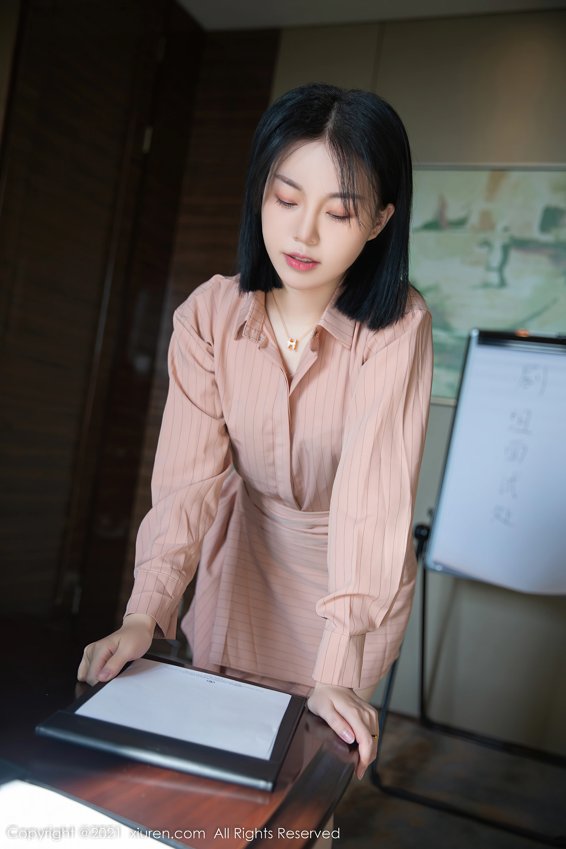 XiuRen秀人网 2021.12.28 No.4393 一颗甜蛋黄a 性感美腿[82+1P 733MB]