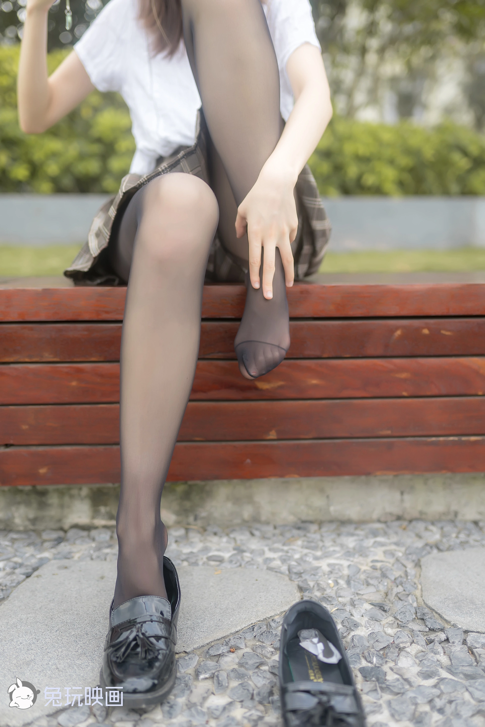 C03.005 萌萌的黑丝 [44P-107MB]