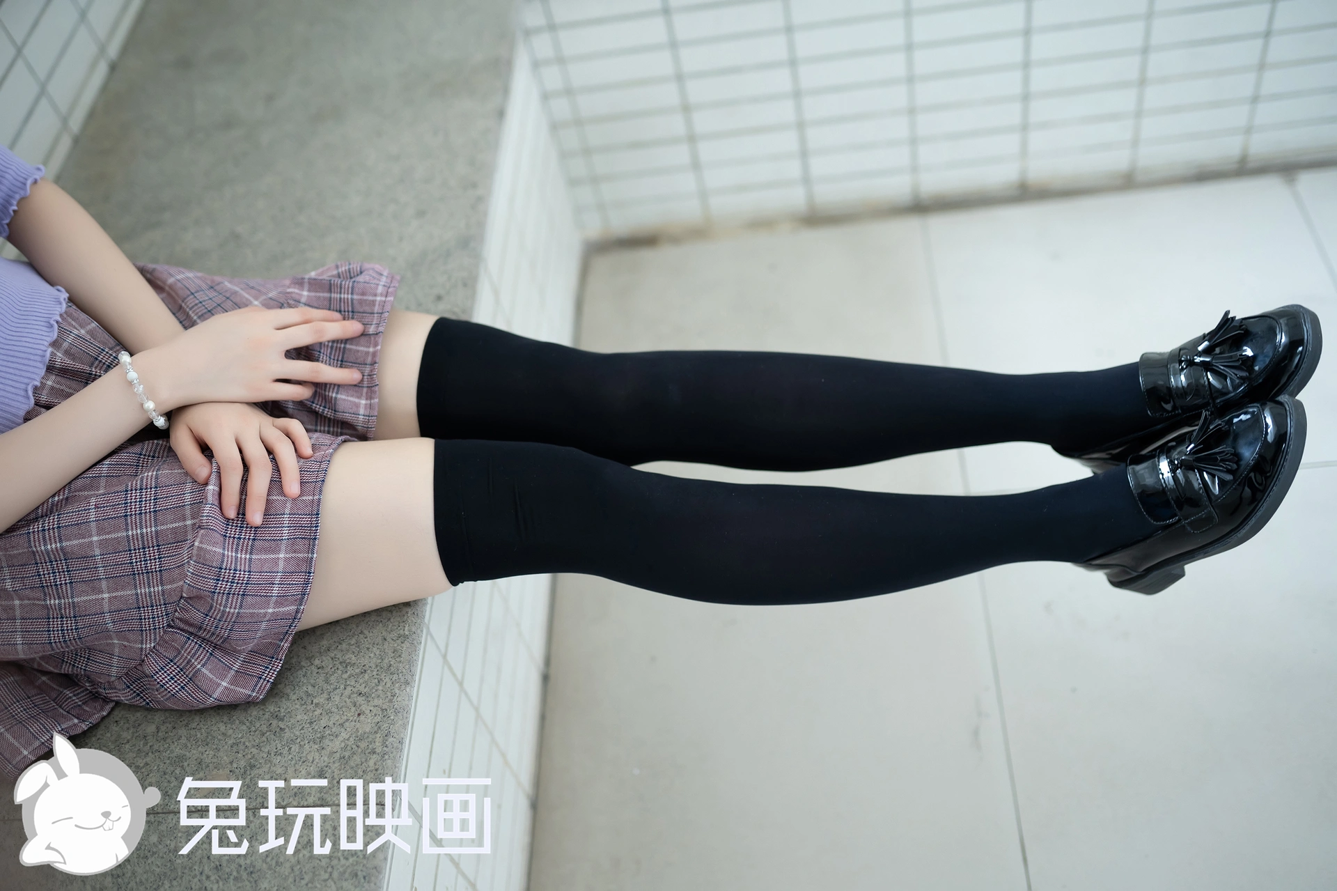 D60.002 兔玩映画 大姐姐的黑袜子 [40P-101MB]