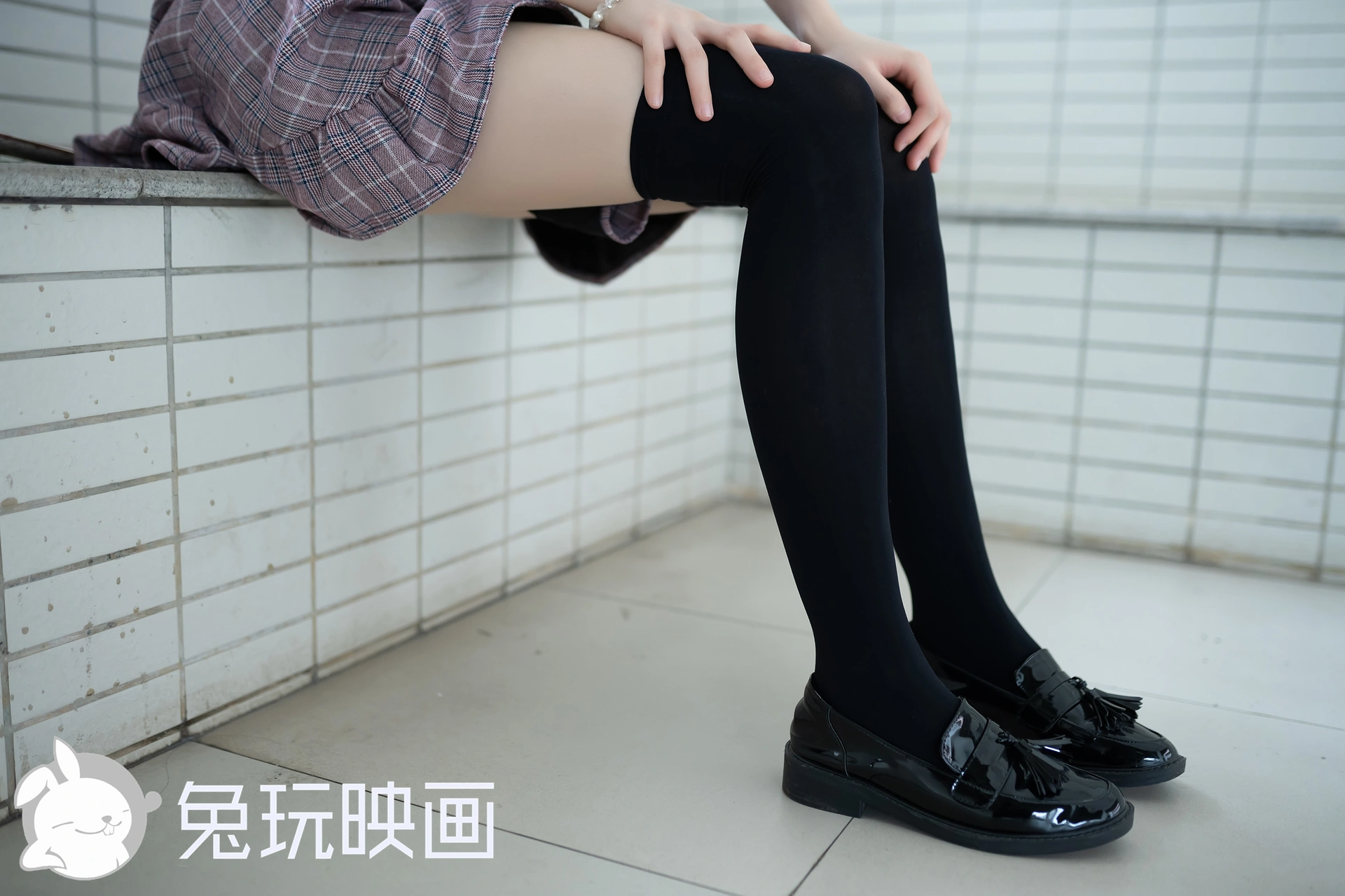 D60.002 兔玩映画 大姐姐的黑袜子 [40P-101MB]