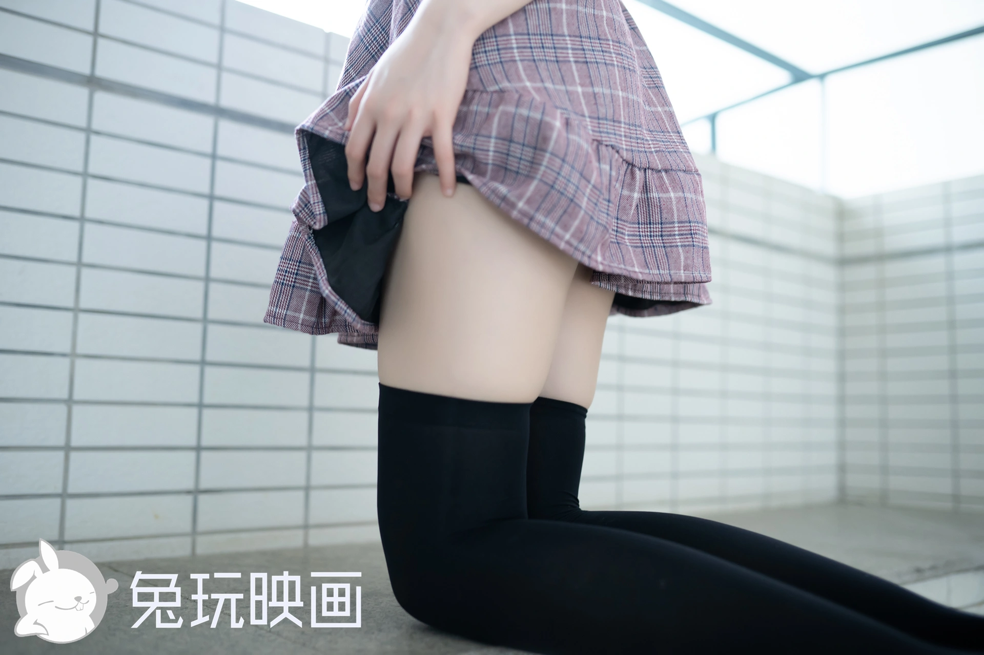 D60.002 兔玩映画 大姐姐的黑袜子 [40P-101MB]