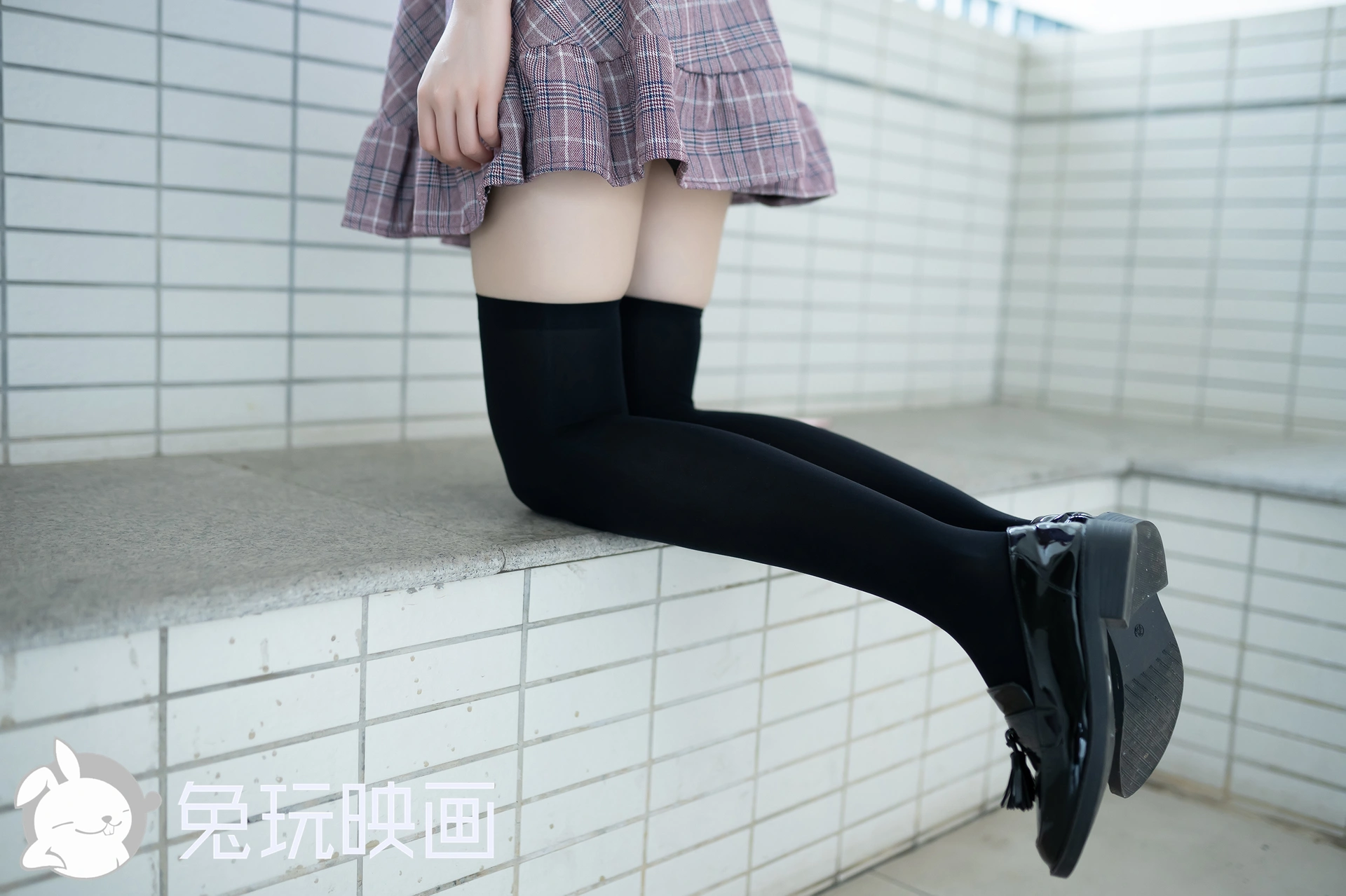 D60.002 兔玩映画 大姐姐的黑袜子 [40P-101MB]