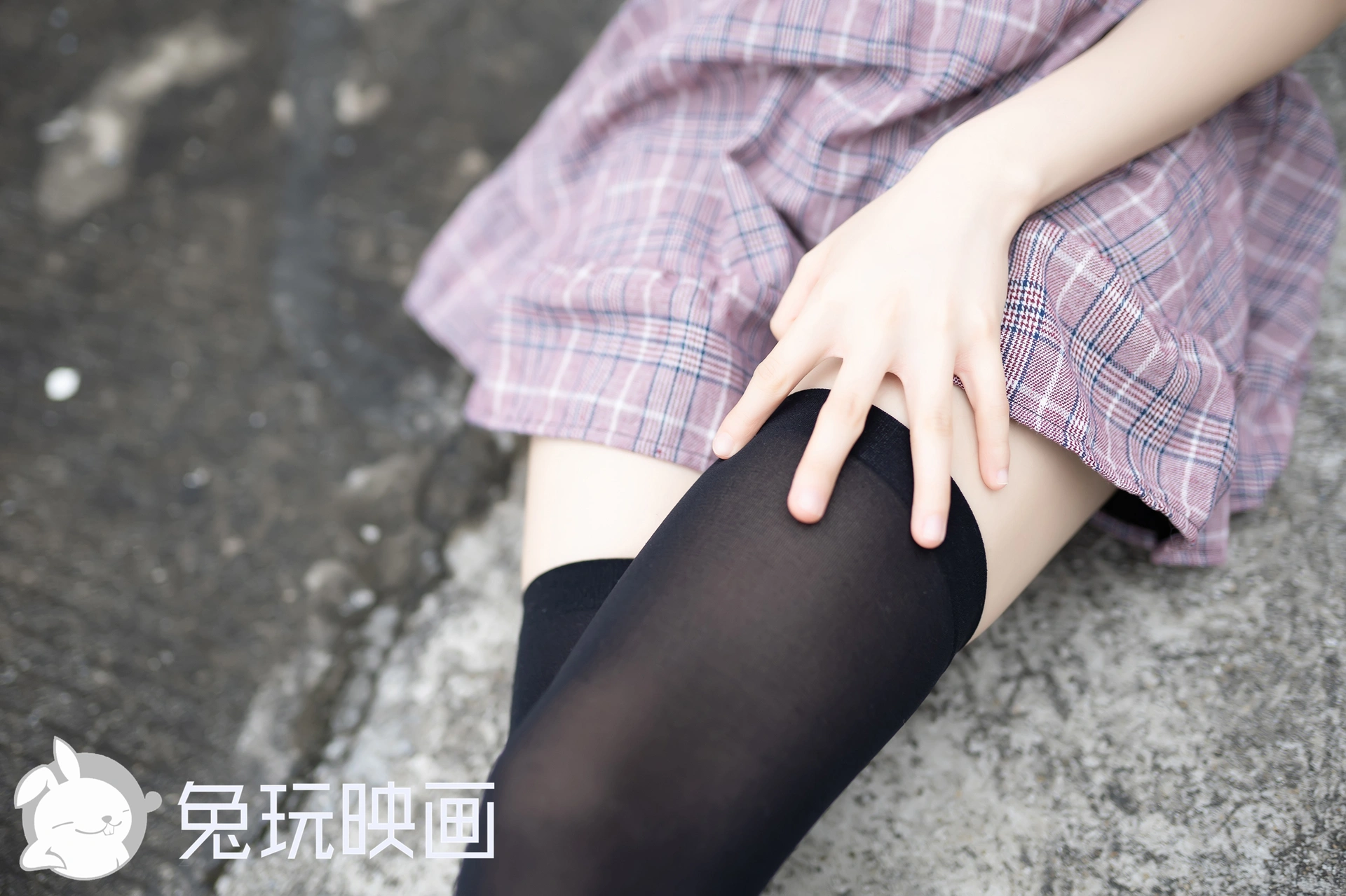 D60.002 兔玩映画 大姐姐的黑袜子 [40P-101MB]