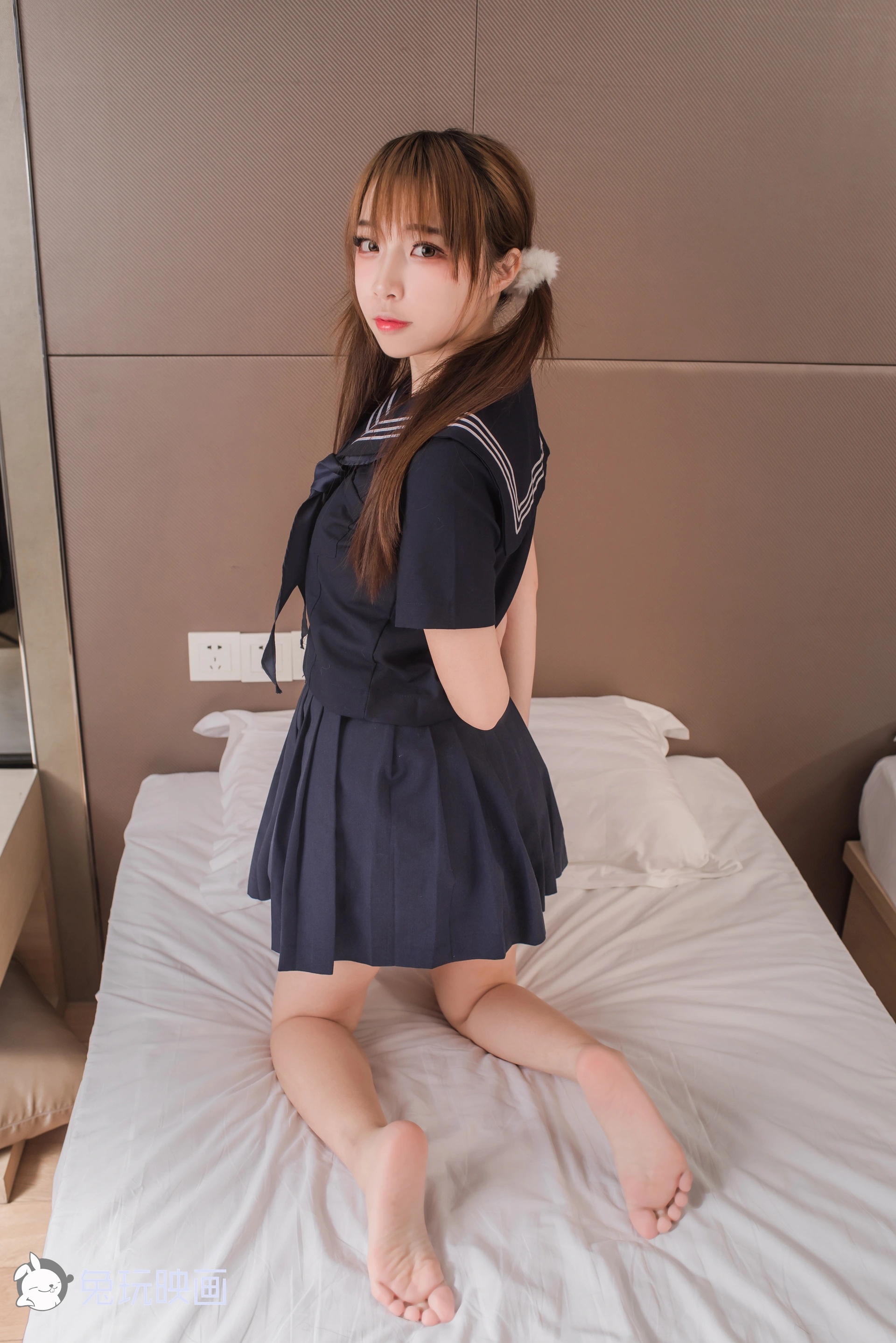 C03.008 制服黑三本 [42P-319MB]