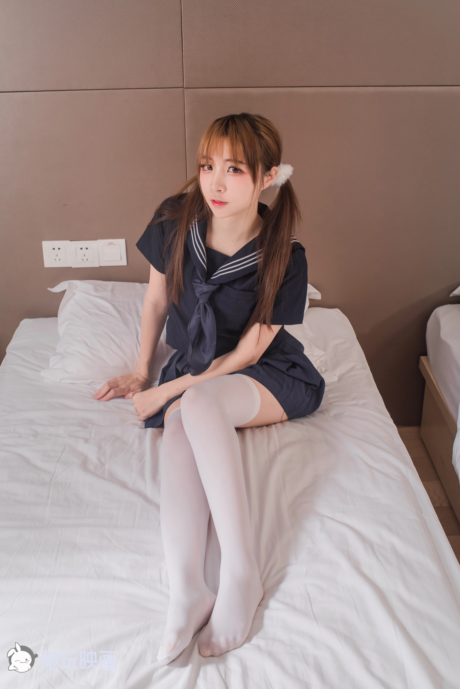 C03.008 制服黑三本 [42P-319MB]