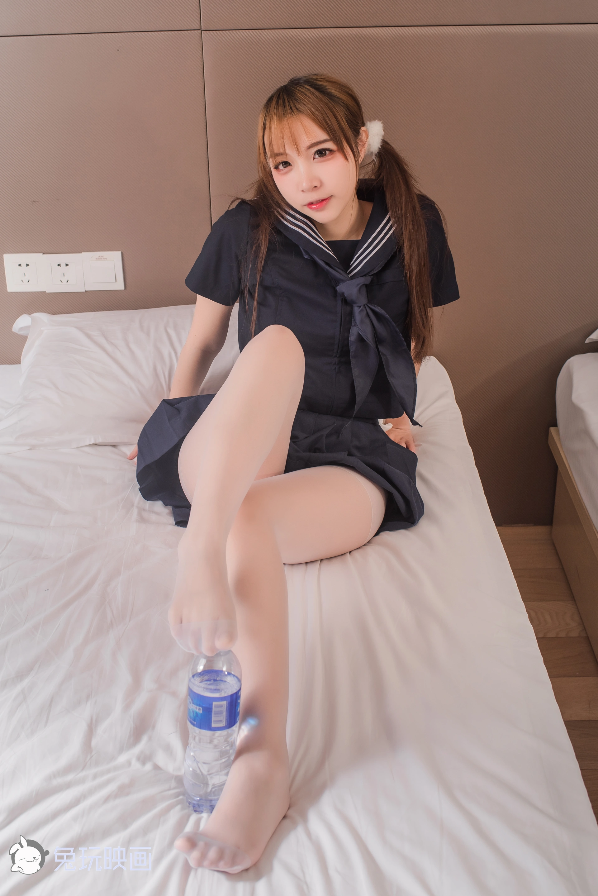 C03.008 制服黑三本 [42P-319MB]